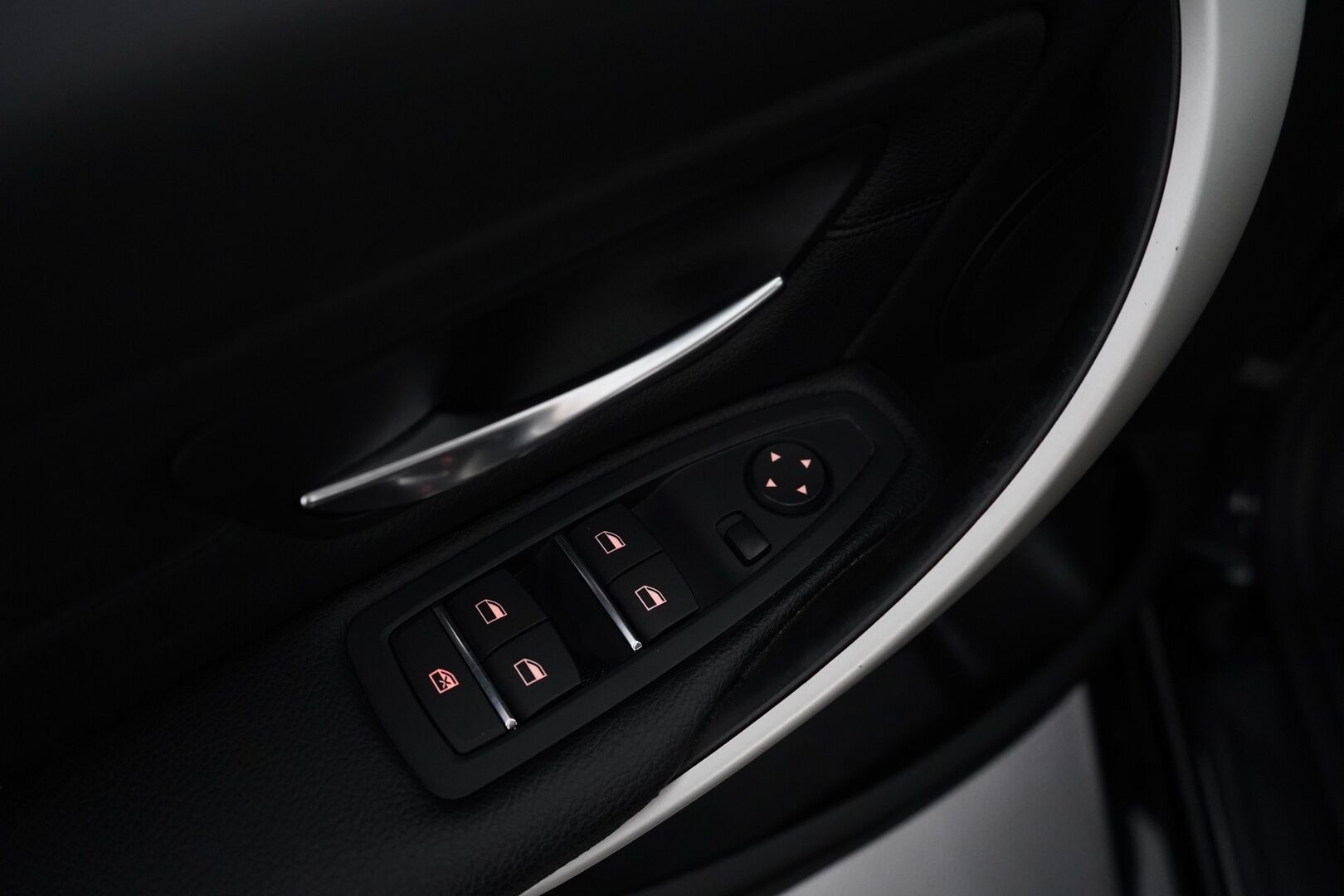 BMW 320 2019 F31 Touring 320d xDrive Summer Edition * Nahkasisusta / Webasto / Sporttipenkit / Parkkitutkat / M-Sport ratti * - Suomi-auto / Merkkihuollettu / Viimeisin huolto 139tkm