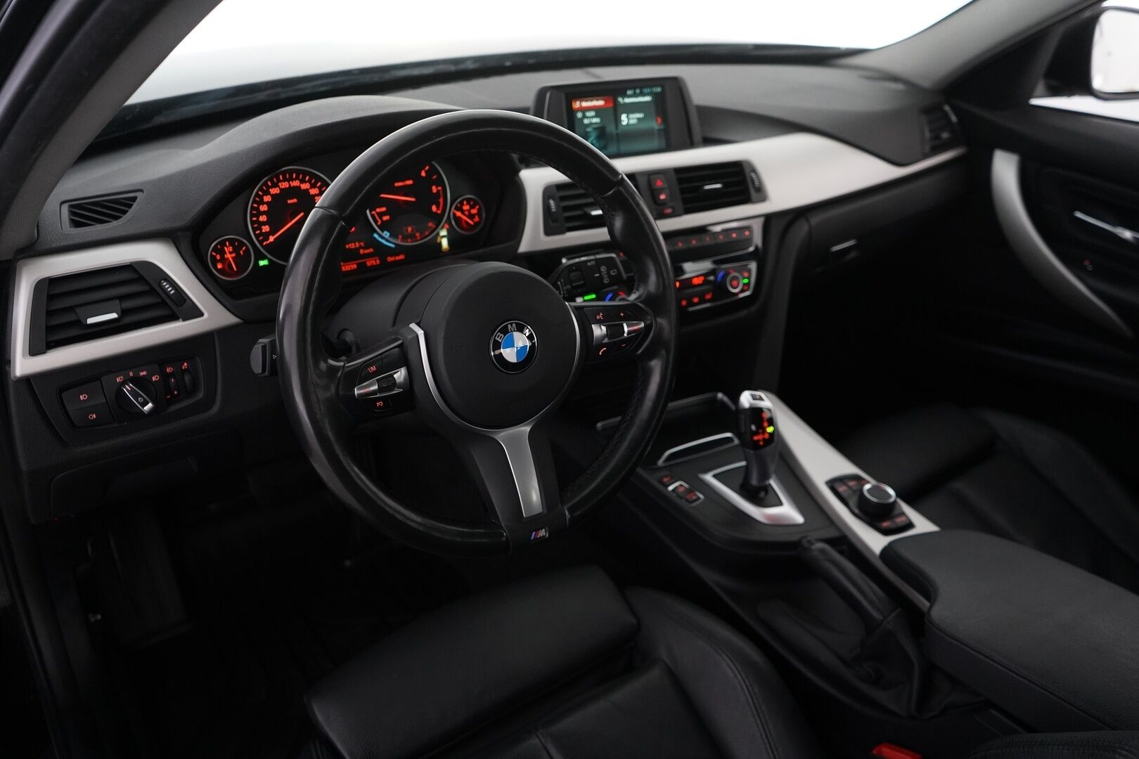 BMW 320 2019 F31 Touring 320d xDrive Summer Edition * Nahkasisusta / Webasto / Sporttipenkit / Parkkitutkat / M-Sport ratti * - Suomi-auto / Merkkihuollettu / Viimeisin huolto 139tkm