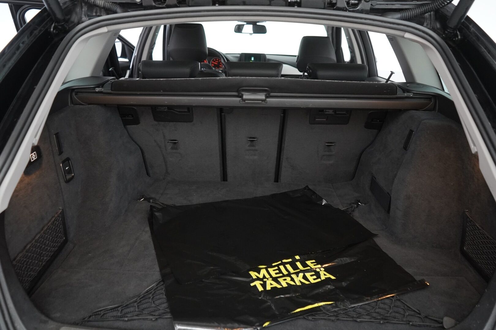 BMW 320 2019 F31 Touring 320d xDrive Summer Edition * Nahkasisusta / Webasto / Sporttipenkit / Parkkitutkat / M-Sport ratti * - Suomi-auto / Merkkihuollettu / Viimeisin huolto 139tkm - HULLU BLACKWEEK KORKOTARJOUS 2,49%