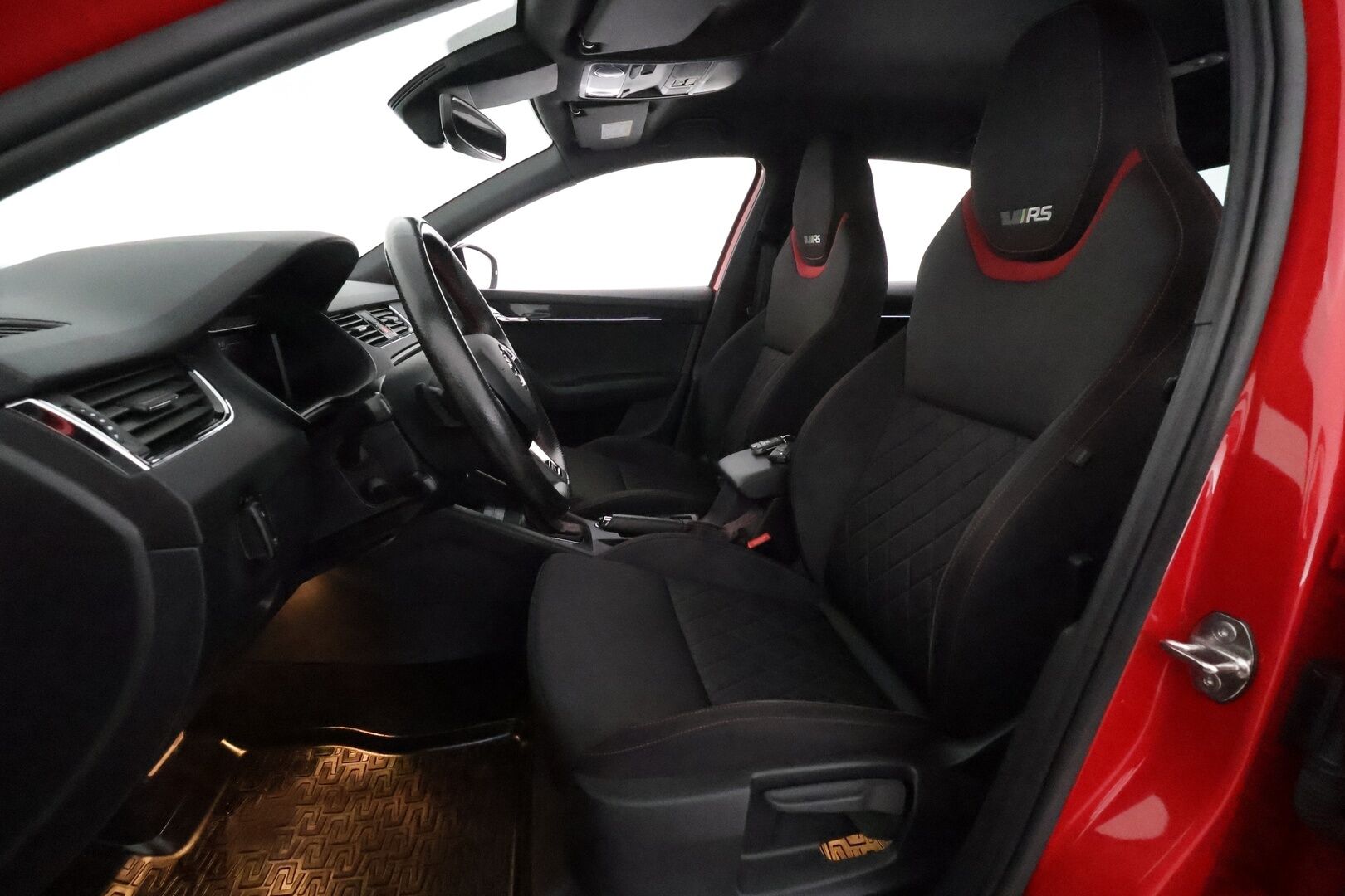 Skoda Octavia 2019 2,0 TSI RS BusinessLine DSG **Webasto / ACC / LED-valot / P.Kamera / Navi / Kaistavahti / Digimittaristo /  Keyless** - Suomi-auto / Kahdet Renkaat / Merkkihuollettu!