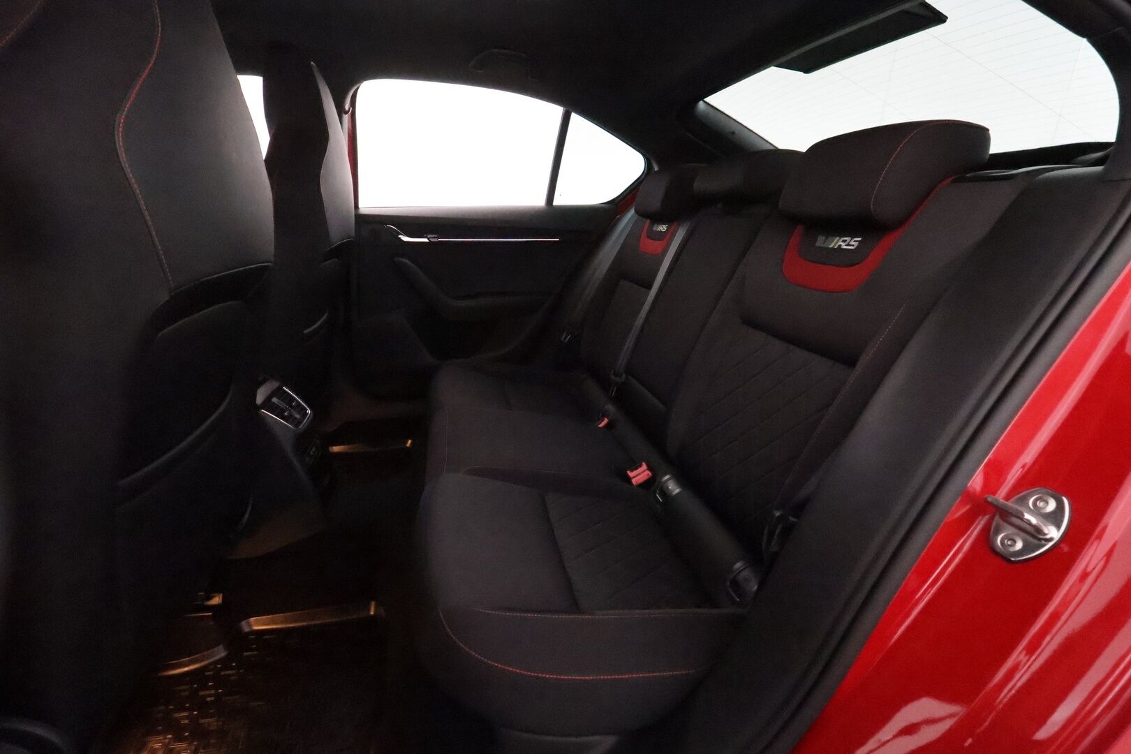 Skoda Octavia 2019 2,0 TSI RS BusinessLine DSG **Webasto / ACC / LED-valot / P.Kamera / Navi / Kaistavahti / Digimittaristo /  Keyless** - Suomi-auto / Kahdet Renkaat / Merkkihuollettu!