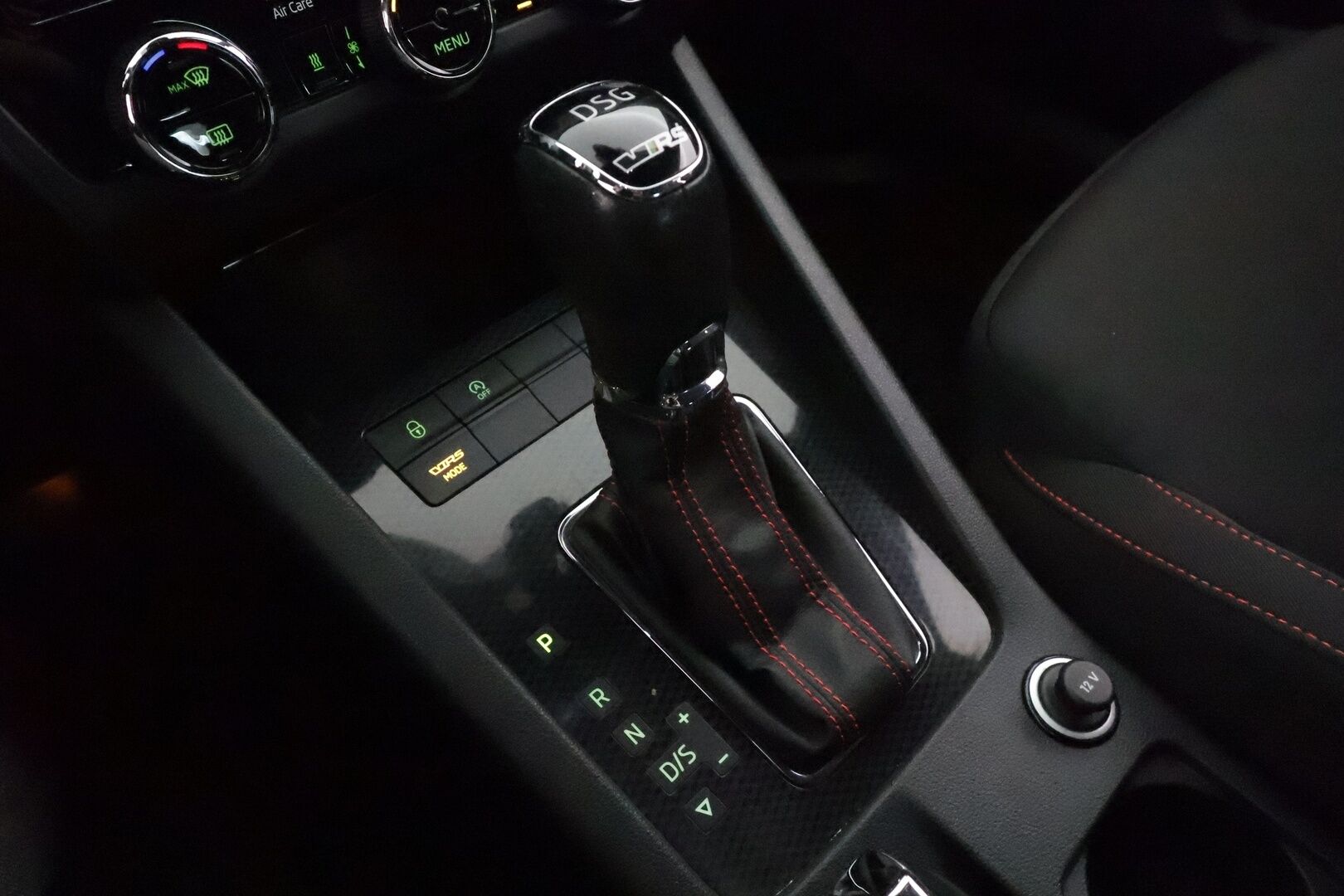 Skoda Octavia 2019 2,0 TSI RS BusinessLine DSG **Webasto / ACC / LED-valot / P.Kamera / Navi / Kaistavahti / Digimittaristo /  Keyless** - Suomi-auto / Kahdet Renkaat / Merkkihuollettu!