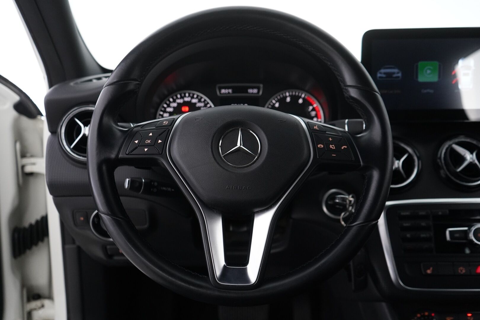 Mercedes-Benz A 2013 180 BE A * Vakkari / Lohko / Apple Carplay / Android Auto / Bi-Xenon * - Kahdet vanteet / Särmä huoltohistoria ja viimeisin huolto 164tkm kohdalla! 