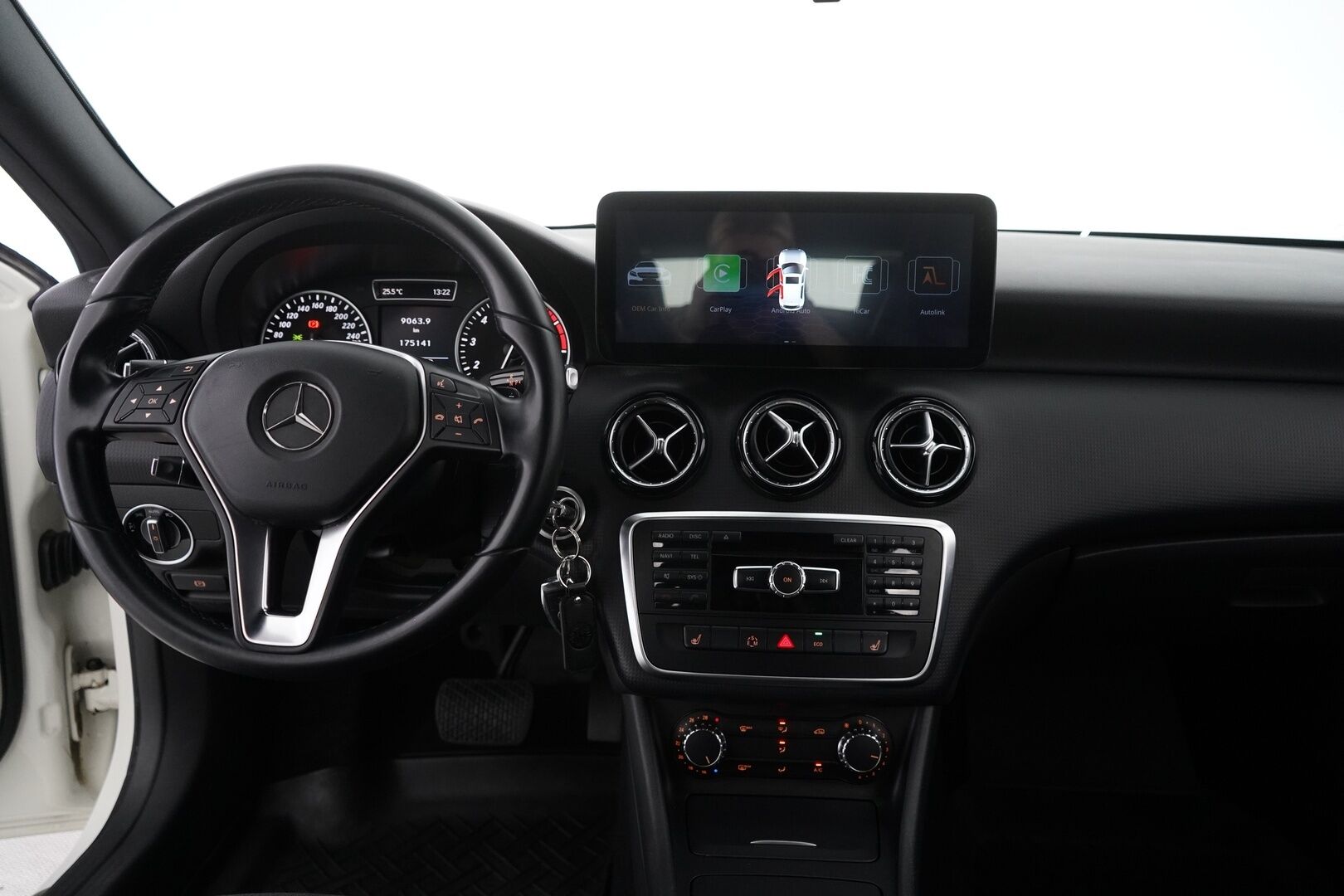 Mercedes-Benz A 2013 180 BE A * Vakkari / Lohko / Apple Carplay / Android Auto / Bi-Xenon * - Kahdet vanteet / Särmä huoltohistoria ja viimeisin huolto 164tkm kohdalla! 