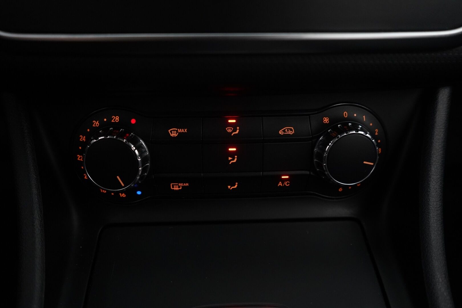Mercedes-Benz A 2013 180 BE A * Vakkari / Lohko / Apple Carplay / Android Auto / Bi-Xenon * - Kahdet vanteet / Särmä huoltohistoria ja viimeisin huolto 164tkm kohdalla! 