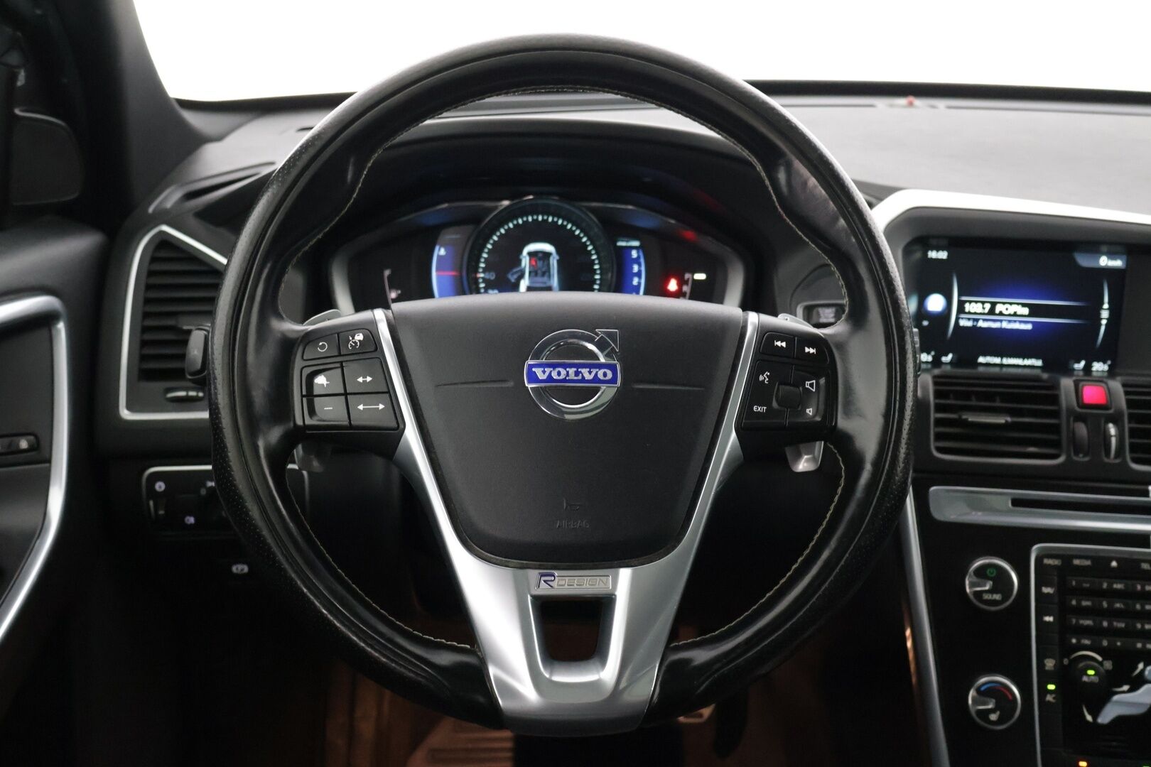 Volvo XC60 2014 D5 AWD R-Design aut **ACC / Webasto / Panorama / BLIS / Bi-Xenon / Ratinlämmitin / Muistipenkki / Navi /Digimittaristo* - *JUURI HUOLLETTU / 2x Renkaat* - HULLUT AVAJAISHULINAT KORKOTARJOUS 3,29 %