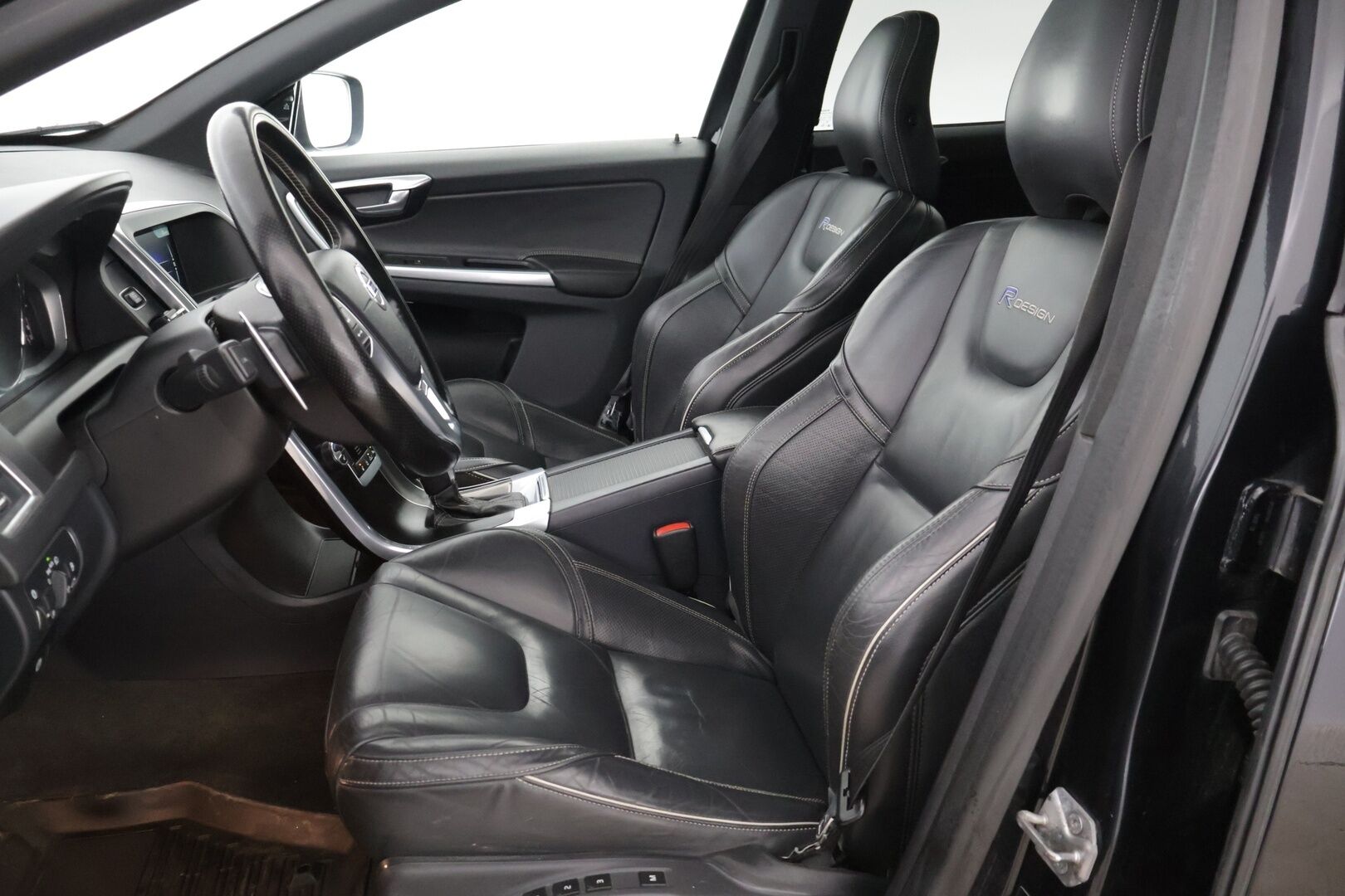 Volvo XC60 2014 D5 AWD R-Design aut **ACC / Webasto / Panorama / BLIS / Bi-Xenon / Ratinlämmitin / Muistipenkki / Navi /Digimittaristo* - *JUURI HUOLLETTU / 2x Renkaat* - HULLUT AVAJAISHULINAT KORKOTARJOUS 3,29 %