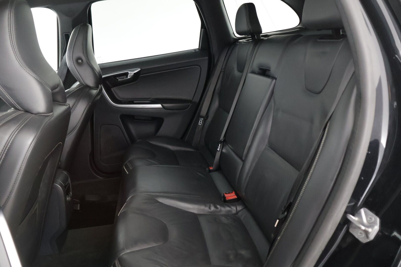 Volvo XC60 2014 D5 AWD R-Design aut **ACC / Webasto / Panorama / BLIS / Bi-Xenon / Ratinlämmitin / Muistipenkki / Navi /Digimittaristo* - *JUURI HUOLLETTU / 2x Renkaat* - HULLUT AVAJAISHULINAT KORKOTARJOUS 3,29 %