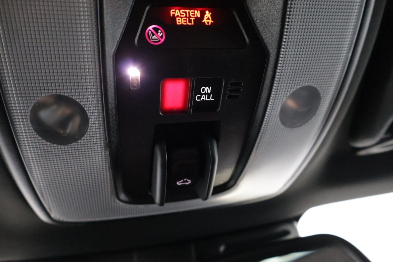 Volvo XC60 2014 D5 AWD R-Design aut **ACC / Webasto / Panorama / BLIS / Bi-Xenon / Ratinlämmitin / Muistipenkki / Navi /Digimittaristo* - *JUURI HUOLLETTU / 2x Renkaat* - HULLUT AVAJAISHULINAT KORKOTARJOUS 3,29 %