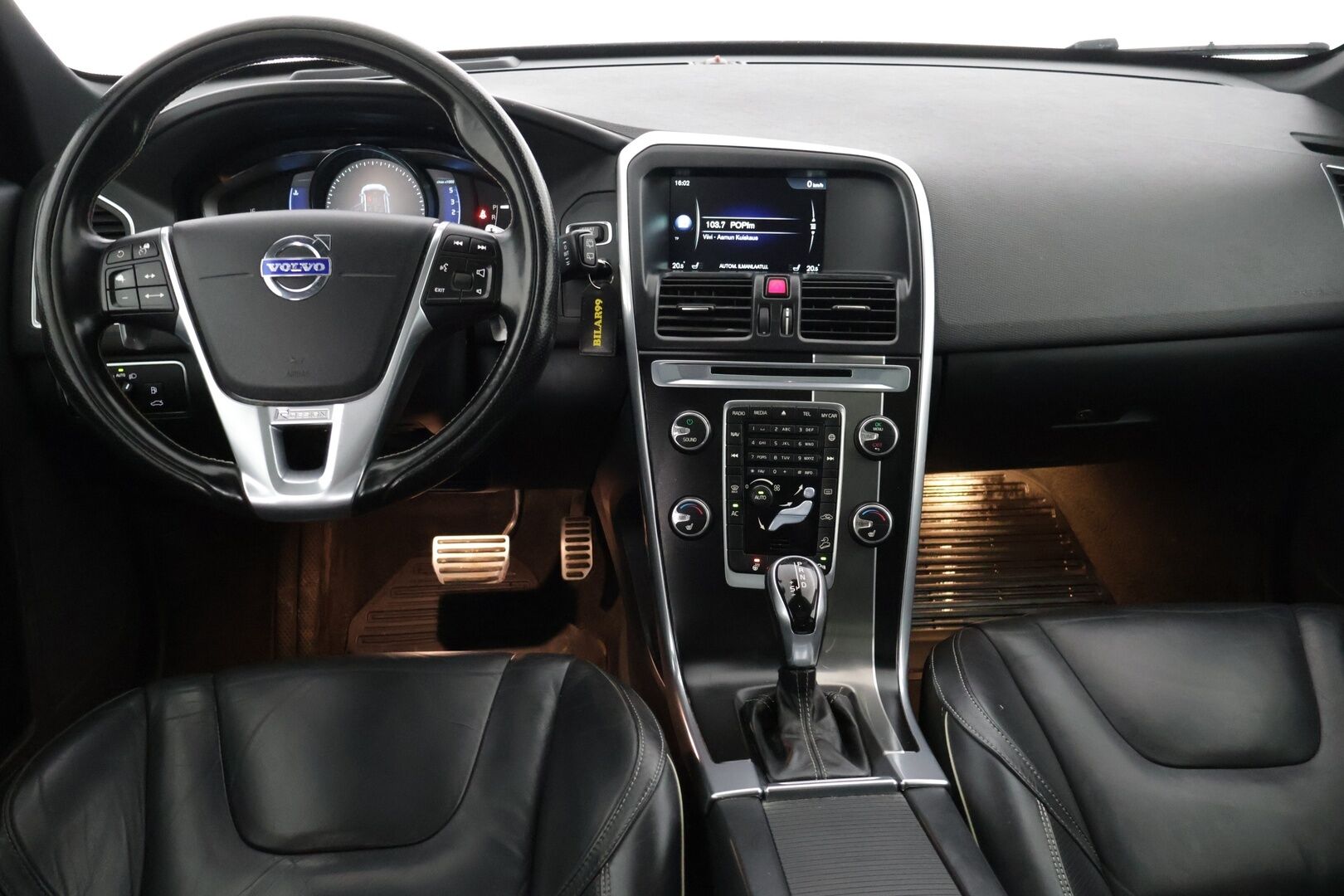 Volvo XC60 2014 D5 AWD R-Design aut **ACC / Webasto / Panorama / BLIS / Bi-Xenon / Ratinlämmitin / Muistipenkki / Navi /Digimittaristo* - *JUURI HUOLLETTU / 2x Renkaat* - HULLUT AVAJAISHULINAT KORKOTARJOUS 3,29 %