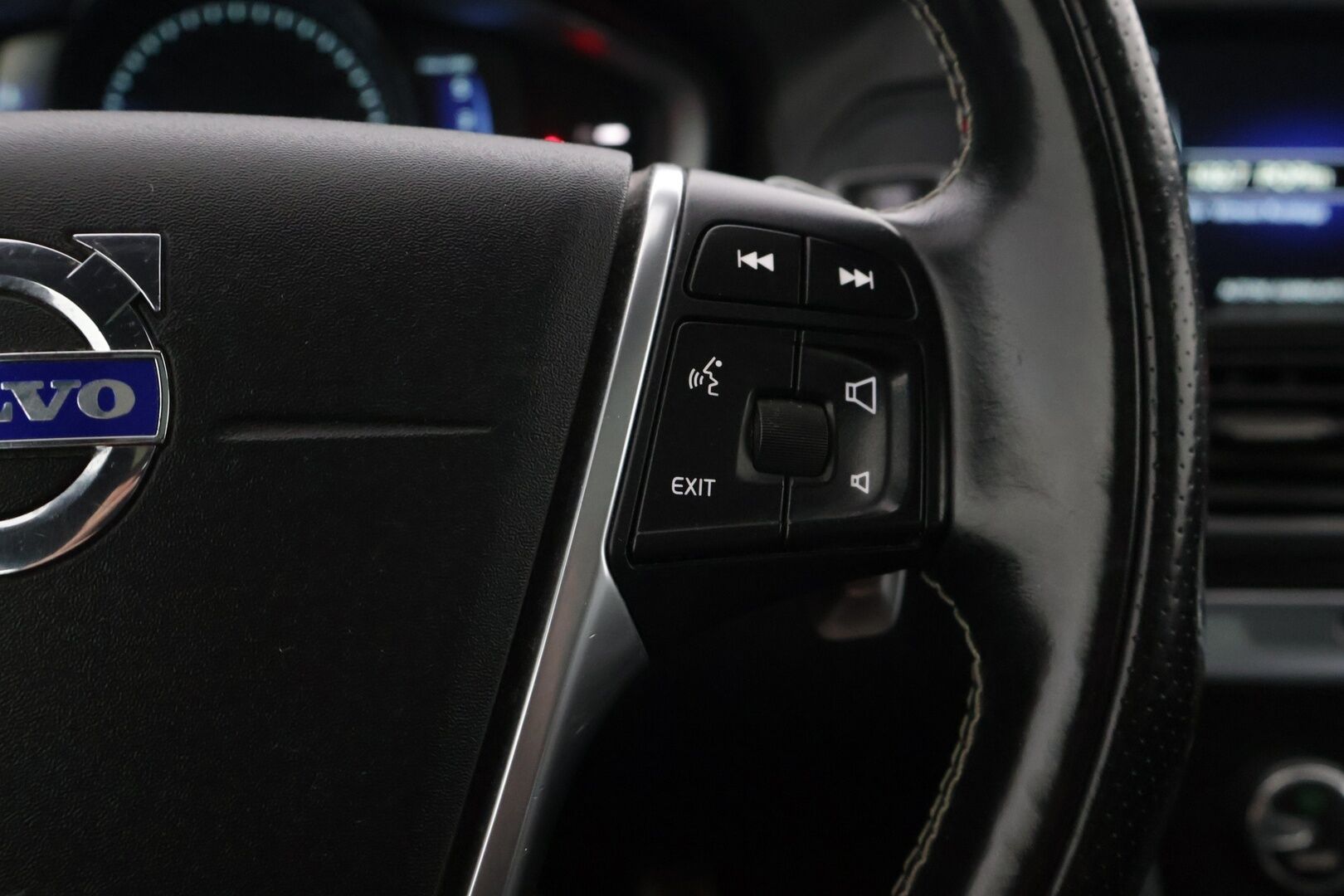 Volvo XC60 2014 D5 AWD R-Design aut **ACC / Webasto / Panorama / BLIS / Bi-Xenon / Ratinlämmitin / Muistipenkki / Navi /Digimittaristo* - *JUURI HUOLLETTU / 2x Renkaat* - HULLUT AVAJAISHULINAT KORKOTARJOUS 3,29 %