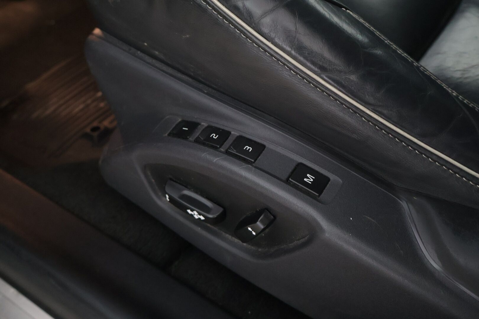 Volvo XC60 2014 D5 AWD R-Design aut **ACC / Webasto / Panorama / BLIS / Bi-Xenon / Ratinlämmitin / Muistipenkki / Navi /Digimittaristo* - *JUURI HUOLLETTU / 2x Renkaat* - HULLUT AVAJAISHULINAT KORKOTARJOUS 3,29 %