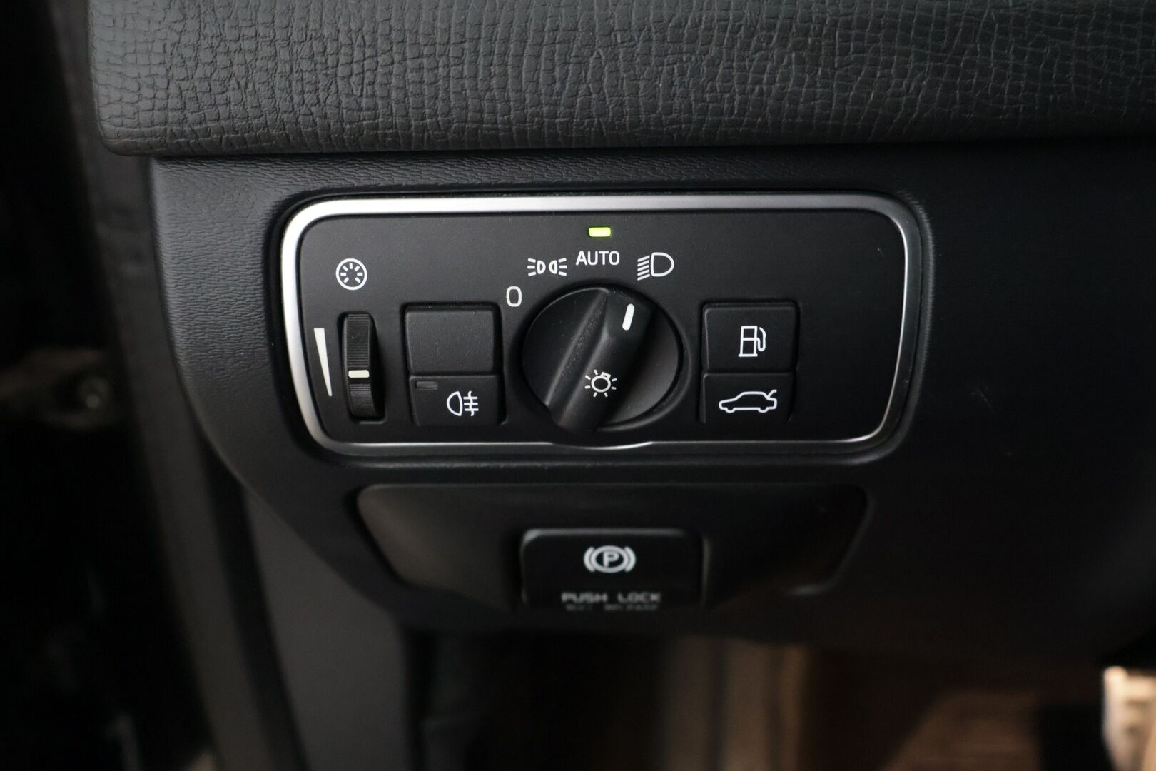 Volvo XC60 2014 D5 AWD R-Design aut **ACC / Webasto / Panorama / BLIS / Bi-Xenon / Ratinlämmitin / Muistipenkki / Navi /Digimittaristo* - *JUURI HUOLLETTU / 2x Renkaat* - HULLUT AVAJAISHULINAT KORKOTARJOUS 3,29 %