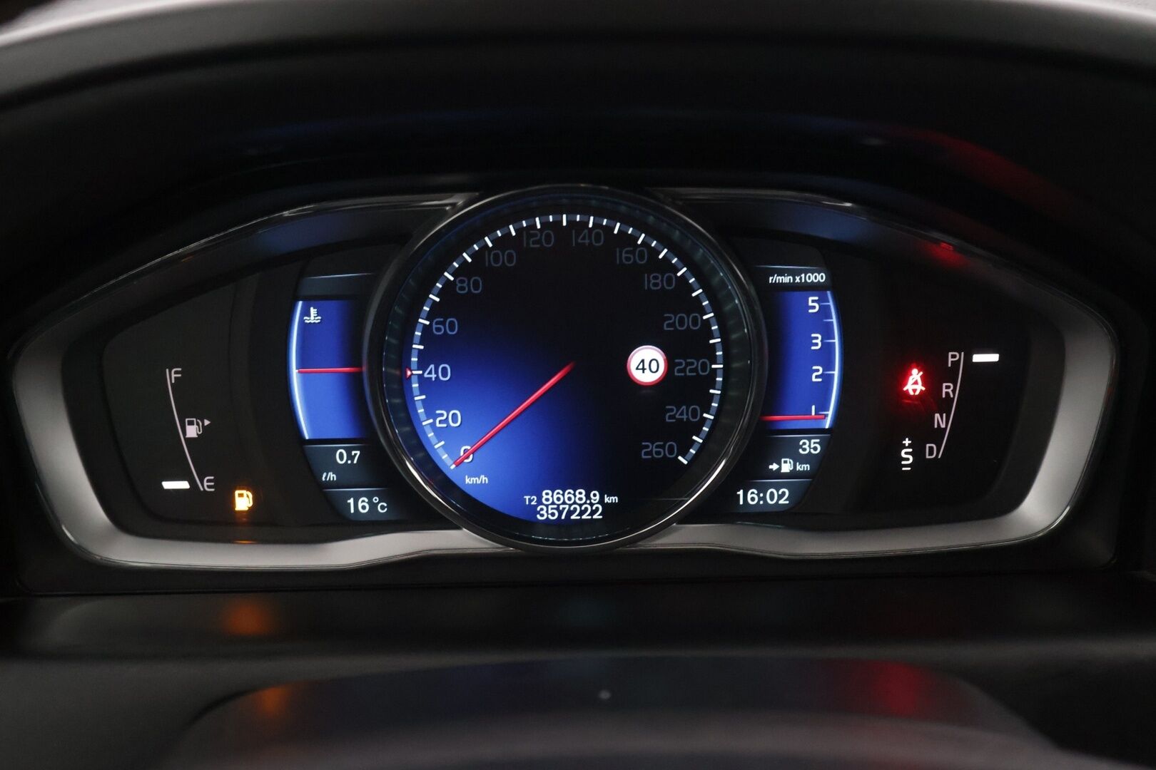 Volvo XC60 2014 D5 AWD R-Design aut **ACC / Webasto / Panorama / BLIS / Bi-Xenon / Ratinlämmitin / Muistipenkki / Navi /Digimittaristo* - *JUURI HUOLLETTU / 2x Renkaat* - HULLUT AVAJAISHULINAT KORKOTARJOUS 3,29 %