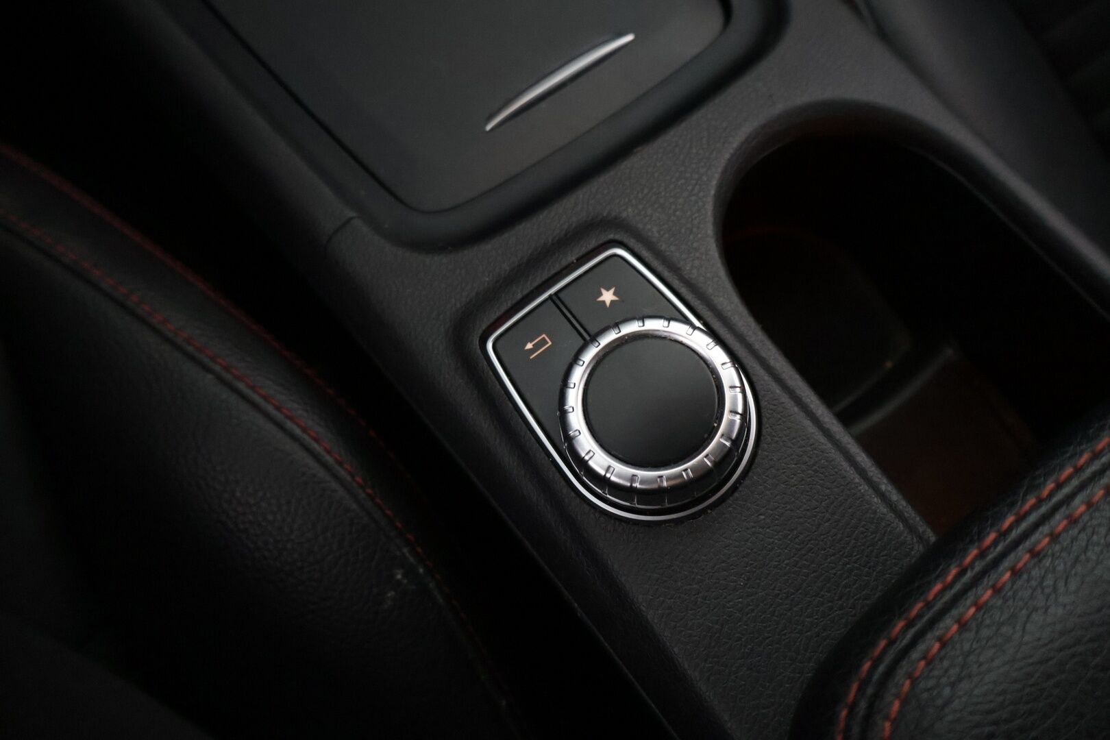 Mercedes-Benz CLA 2015 200 BE Premium Business - AMG sisä -ja ulko paketti | Sporttipenkit | vakkari | LED | Juuri Katsastettu | 2x Renkaat