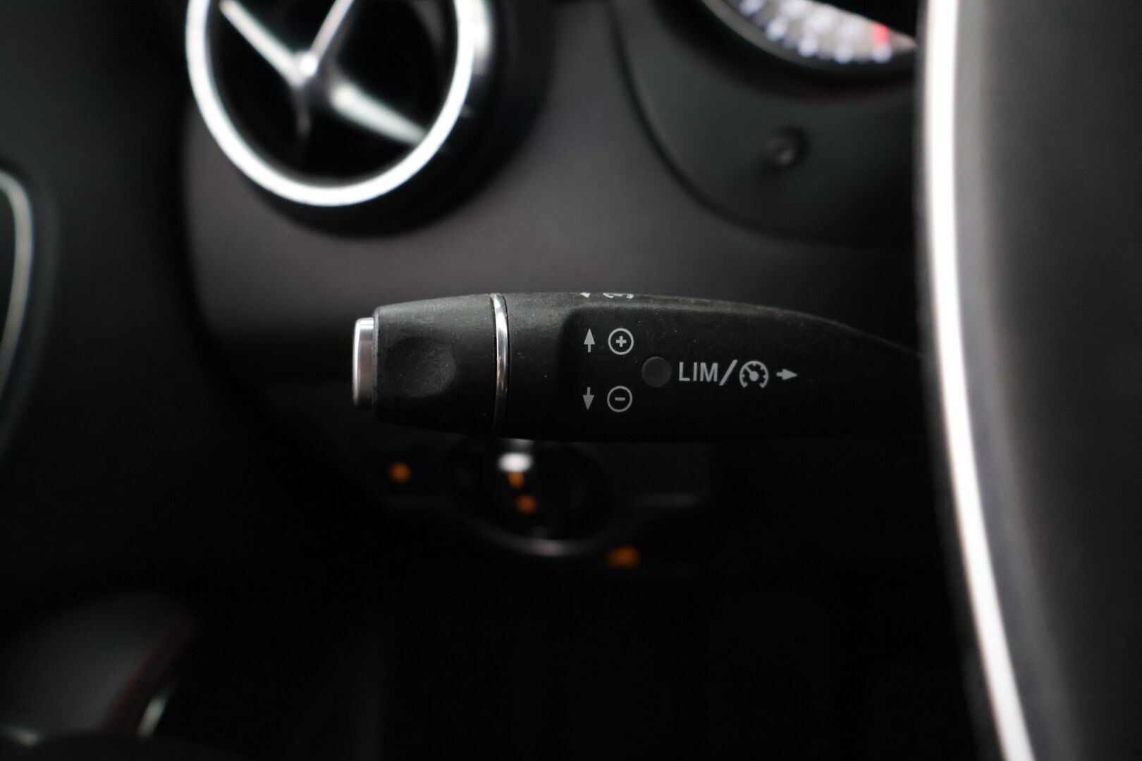 Mercedes-Benz CLA 2015 200 BE Premium Business - AMG sisä -ja ulko paketti | Sporttipenkit | vakkari | LED | Juuri Katsastettu | 2x Renkaat