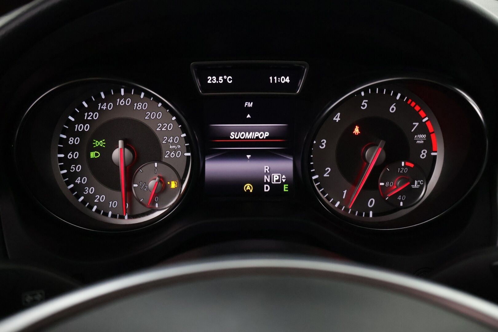 Mercedes-Benz CLA 2015 200 BE Premium Business - AMG sisä -ja ulko paketti | Sporttipenkit | vakkari | LED | Juuri Katsastettu | 2x Renkaat