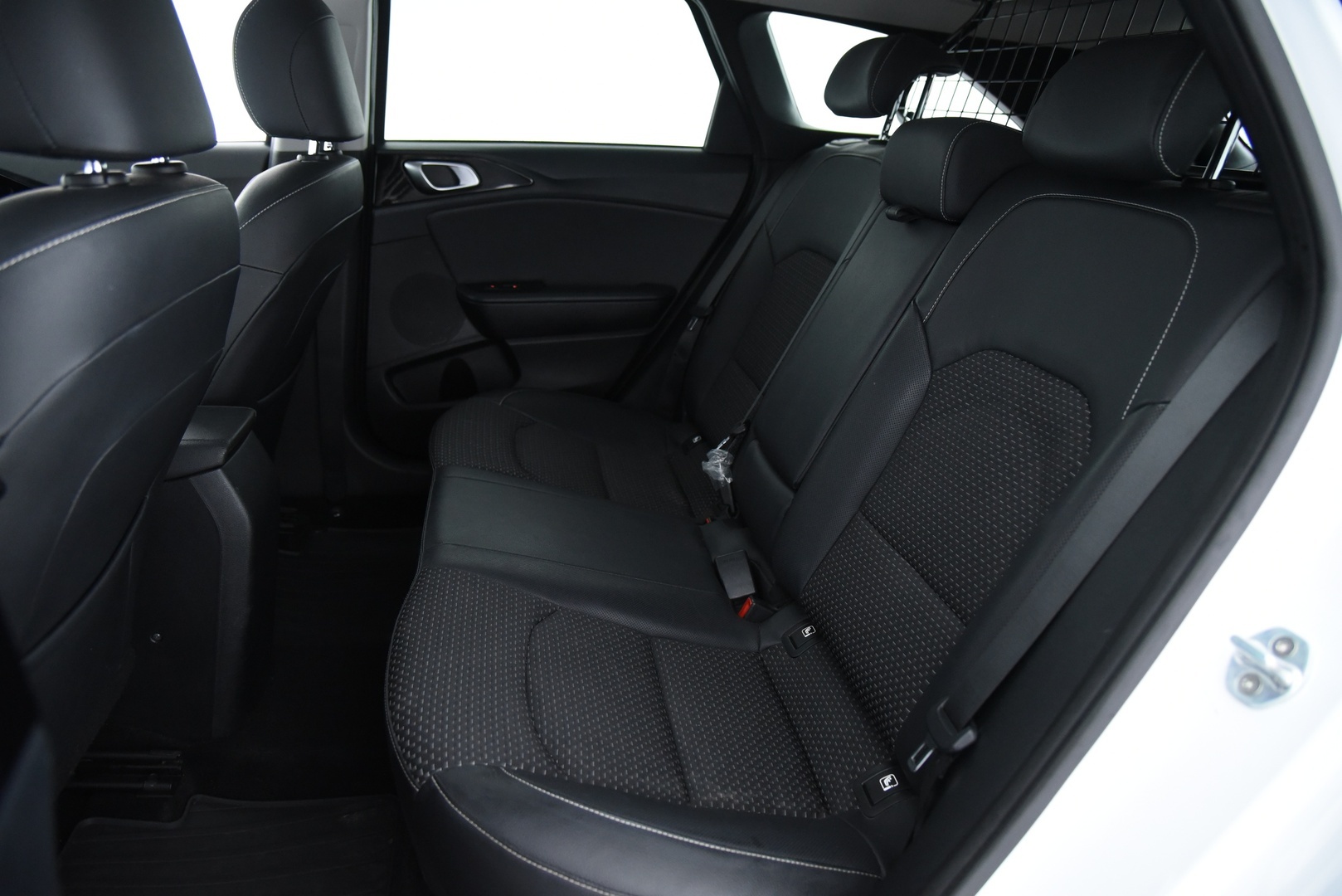 Kia Ceed 2019 1,4 T-GDI ISG 140hv EX SW DCT A/T EcoDynamics / P-Kamera / Lohkolämmitin / Suomi-Auto / Lämpöratti - Kaukovaloautomatiikka / Apple&Android / Navi - HULLUT VÄLIPÄIVÄT KORKOTARJOUS 2,49%