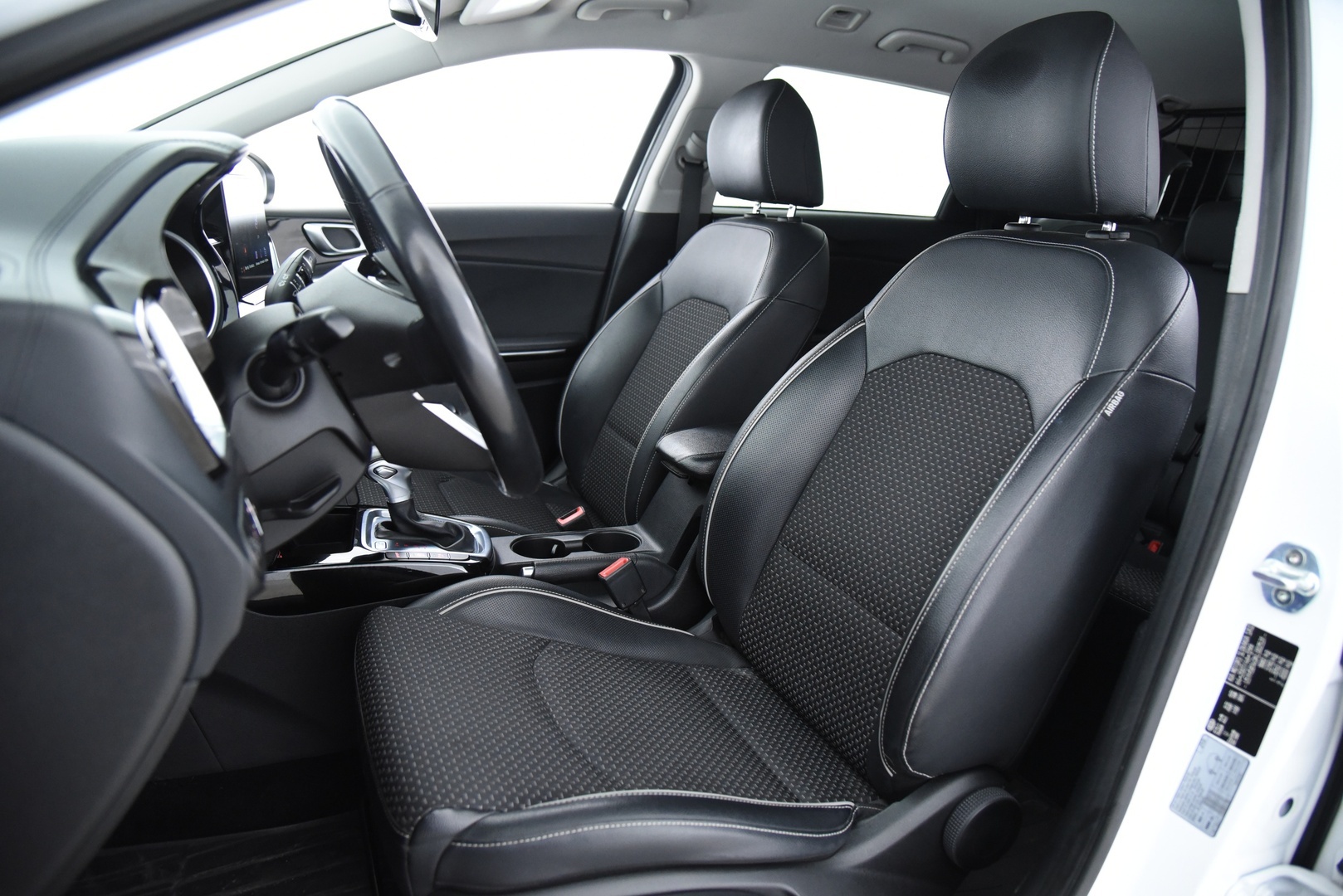 Kia Ceed 2019 1,4 T-GDI ISG 140hv EX SW DCT A/T EcoDynamics / P-Kamera / Lohkolämmitin / Suomi-Auto / Lämpöratti - Kaukovaloautomatiikka / Apple&Android / Navi - HULLUT VÄLIPÄIVÄT KORKOTARJOUS 2,49%