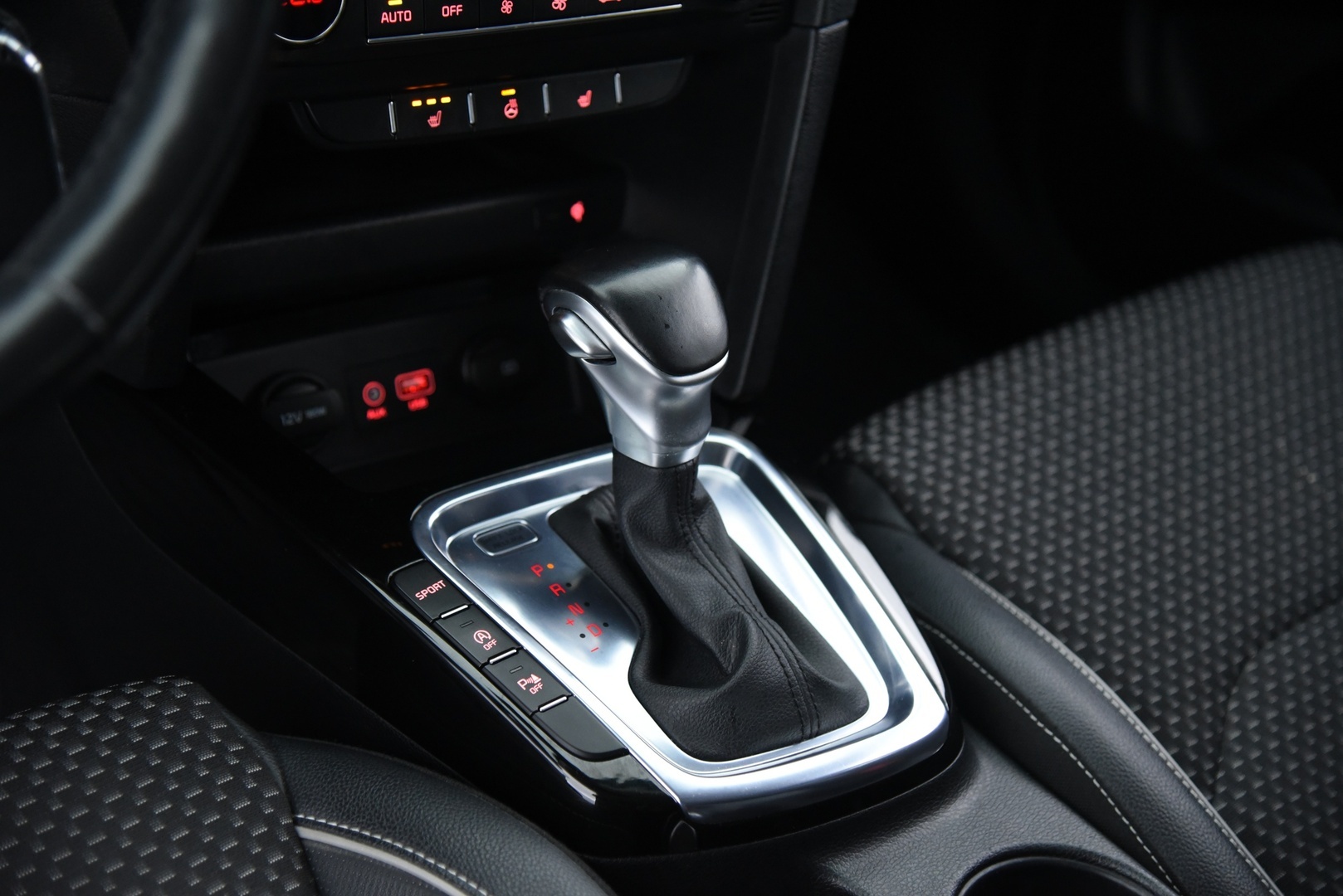 Kia Ceed 2019 1,4 T-GDI ISG 140hv EX SW DCT A/T EcoDynamics / P-Kamera / Lohkolämmitin / Suomi-Auto / Lämpöratti - Kaukovaloautomatiikka / Apple&Android / Navi - HULLUT VÄLIPÄIVÄT KORKOTARJOUS 2,49%