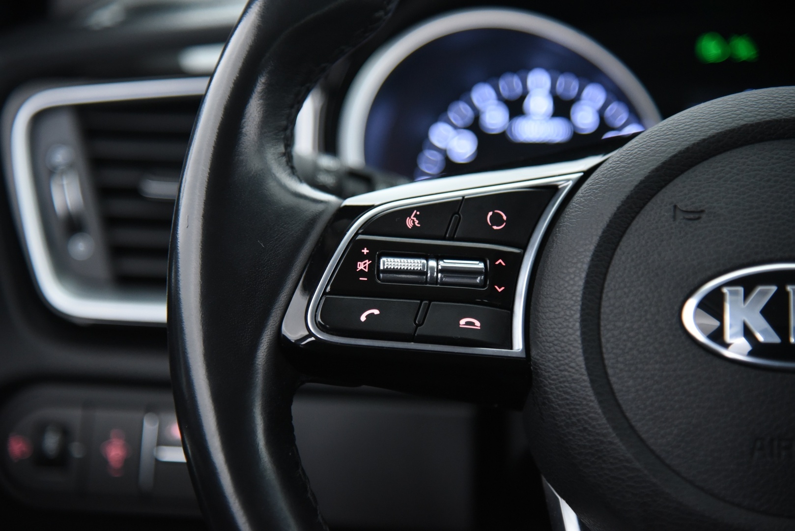 Kia Ceed 2019 1,4 T-GDI ISG 140hv EX SW DCT A/T EcoDynamics / P-Kamera / Lohkolämmitin / Suomi-Auto / Lämpöratti - Kaukovaloautomatiikka / Apple&Android / Navi - HULLUT VÄLIPÄIVÄT KORKOTARJOUS 2,49%