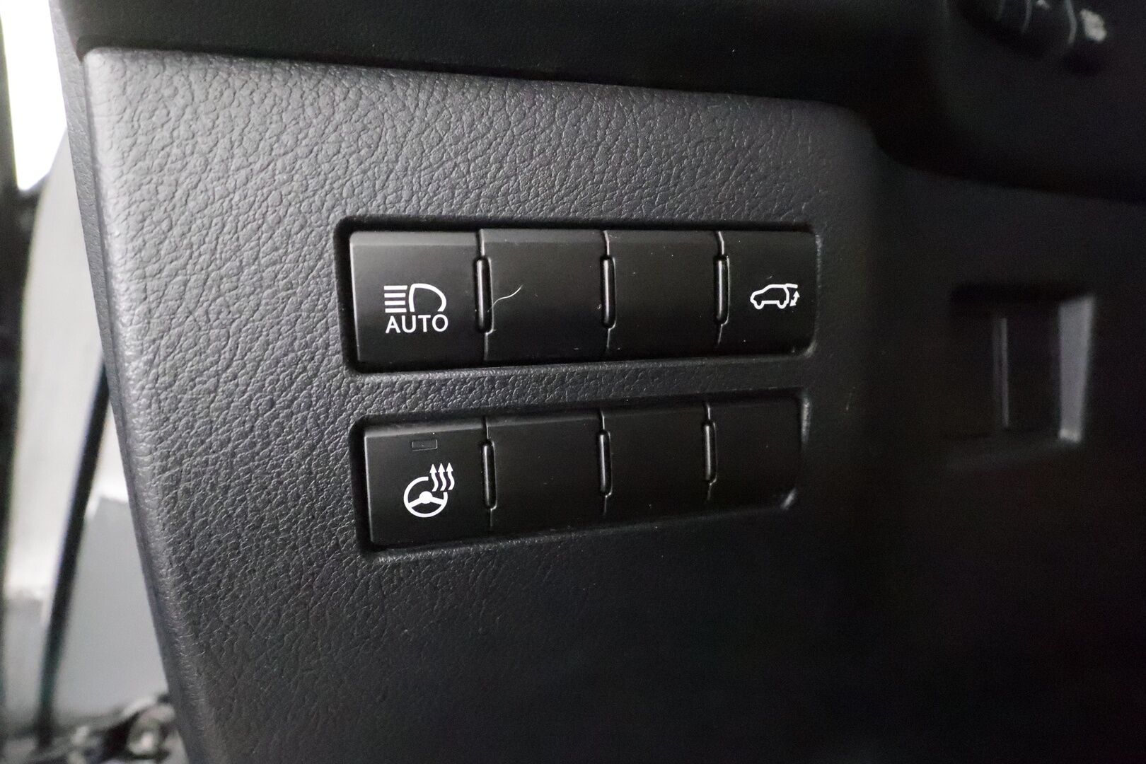 Lexus NX 2018 300h AWD Executive - | ACC | Webasto | Facelift | Sähkönahat | Iso keskinäyttö | LED | P.kamera | Keyless | Lane Assist | Lämm. ratti | 2x renkaat aluin |