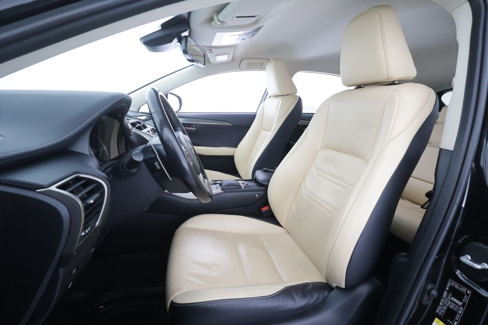 Lexus NX 2018 300h AWD Executive - | ACC | Webasto | Facelift | Sähkönahat | Iso keskinäyttö | LED | P.kamera | Keyless | Lane Assist | Lämm. ratti | 2x renkaat aluin |