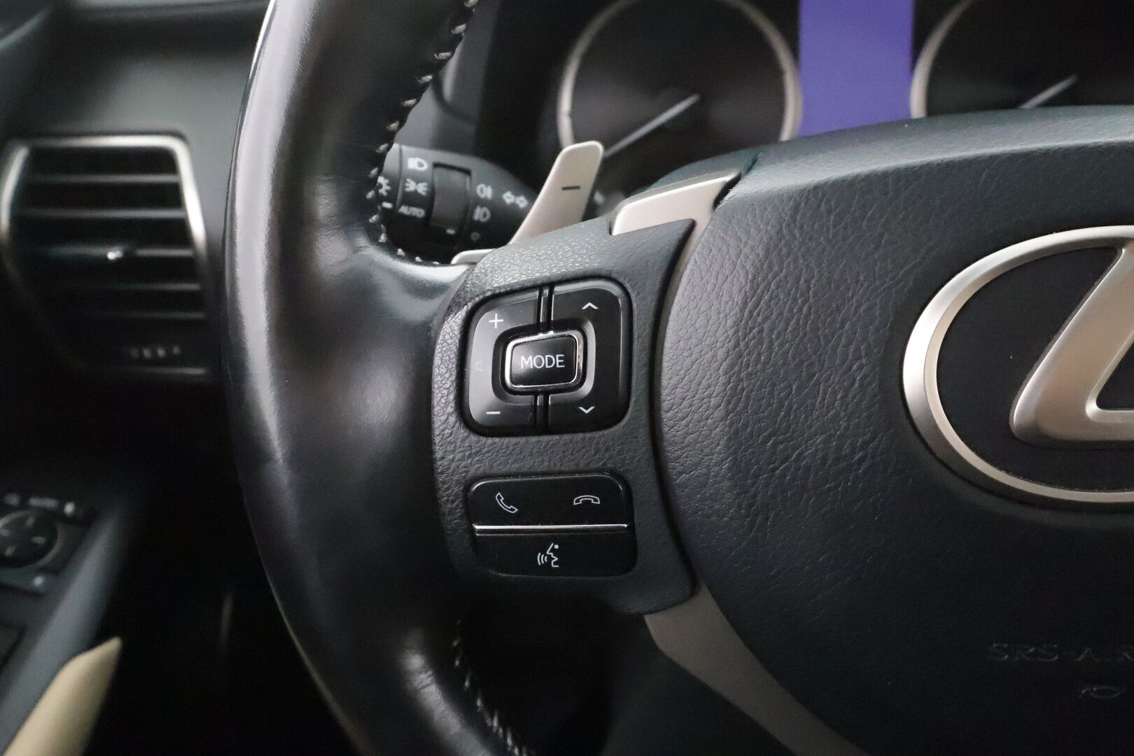 Lexus NX 2018 300h AWD Executive - | ACC | Webasto | Facelift | Sähkönahat | Iso keskinäyttö | LED | P.kamera | Keyless | Lane Assist | Lämm. ratti | 2x renkaat aluin |