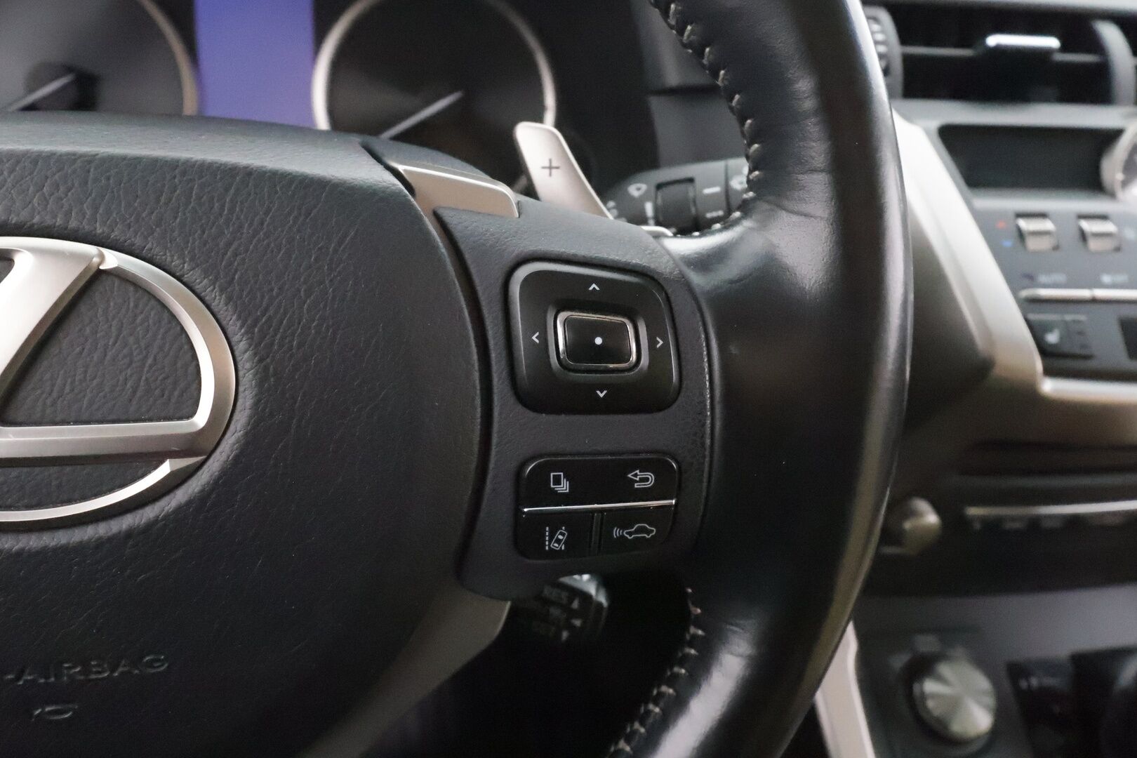 Lexus NX 2018 300h AWD Executive - | ACC | Webasto | Facelift | Sähkönahat | Iso keskinäyttö | LED | P.kamera | Keyless | Lane Assist | Lämm. ratti | 2x renkaat aluin |