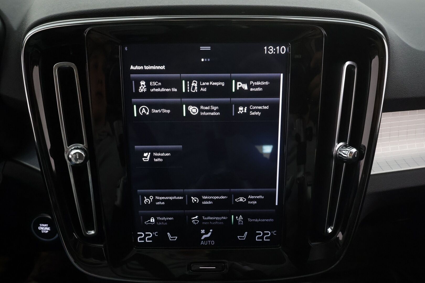 Volvo XC40 2019 D3 Business aut * ACC / P.tutka / Webasto / Koukku / Navi / LED / Digimittaristo * - Suomi-auto / Merkkihuollettu