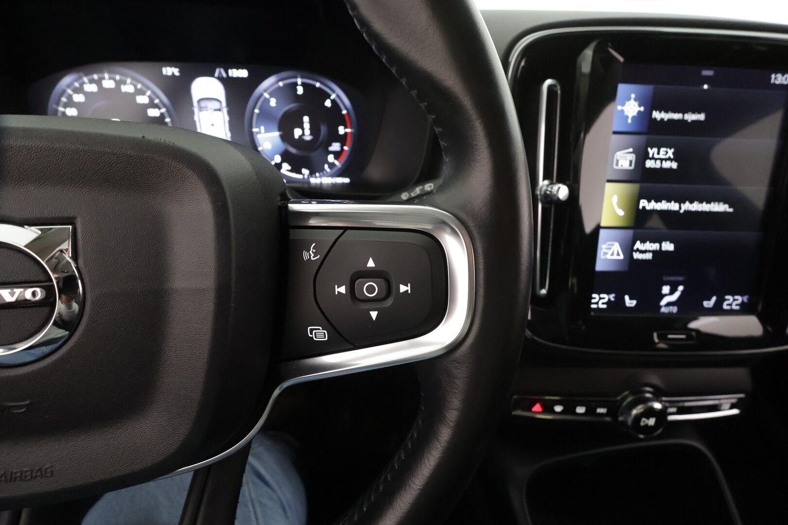 Volvo XC40 2019 D3 Business aut * ACC / P.tutka / Webasto / Koukku / Navi / LED / Digimittaristo * - Suomi-auto / Merkkihuollettu