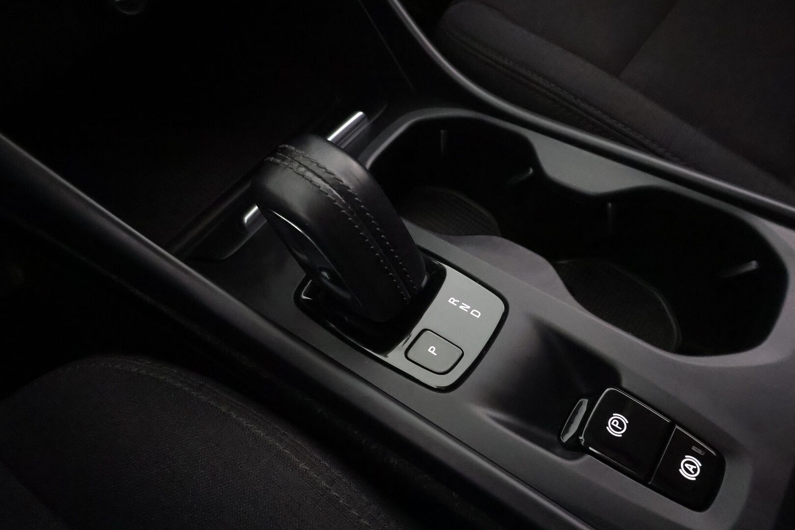 Volvo XC40 2019 D3 Business aut * ACC / P.tutka / Webasto / Koukku / Navi / LED / Digimittaristo * - Suomi-auto / Merkkihuollettu