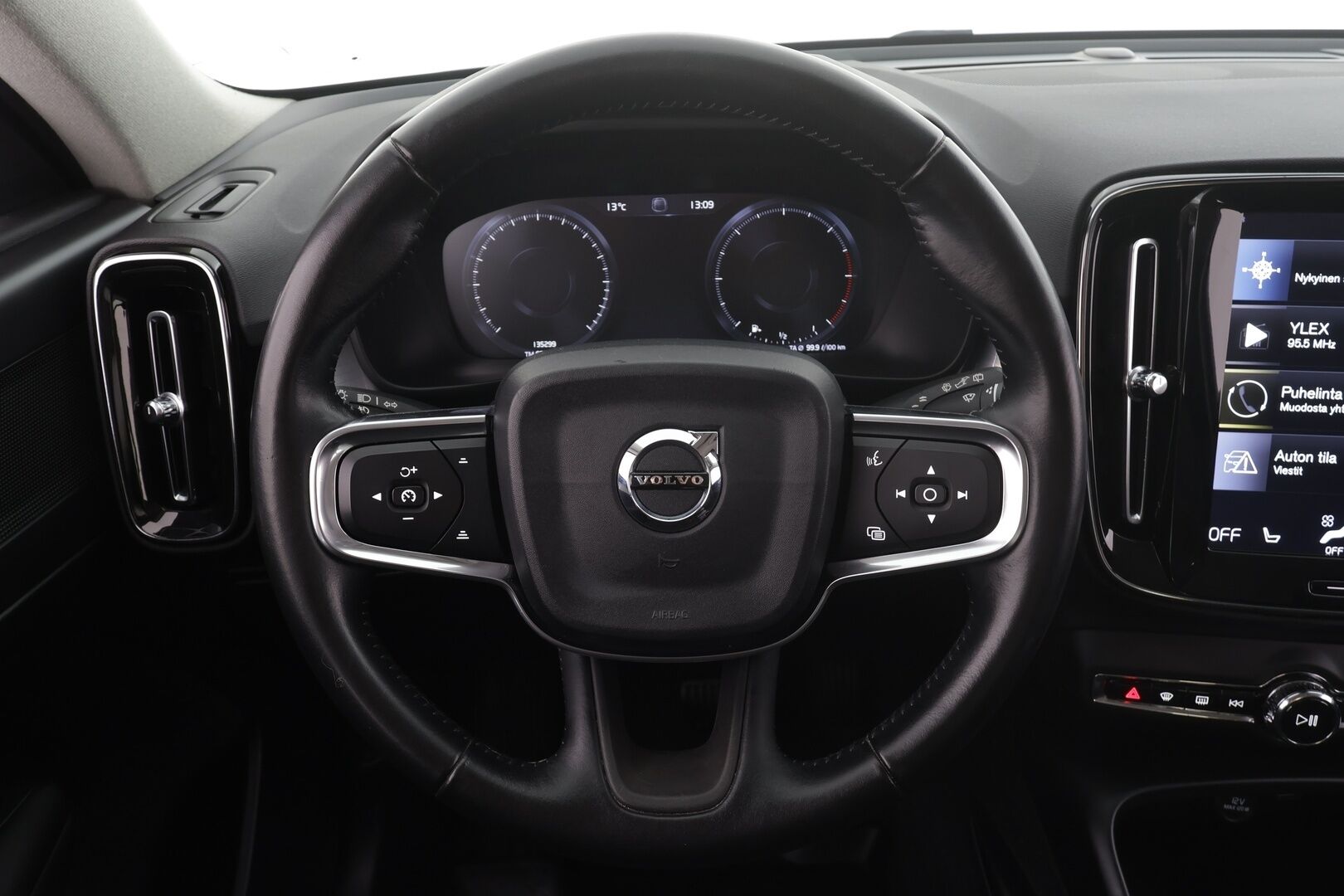 Volvo XC40 2019 D3 Business aut * ACC / P.tutka / Webasto / Koukku / Navi / LED / Digimittaristo * - Suomi-auto / Merkkihuollettu