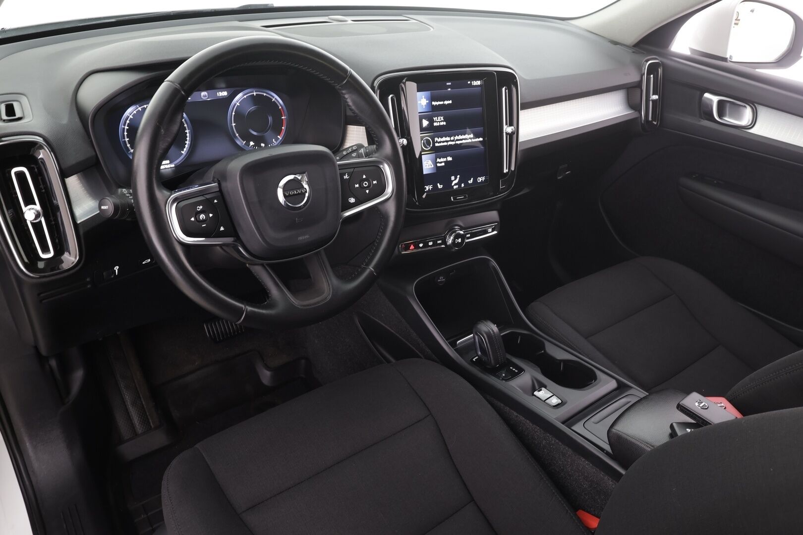 Volvo XC40 2019 D3 Business aut * ACC / P.tutka / Webasto / Koukku / Navi / LED / Digimittaristo * - Suomi-auto / Merkkihuollettu