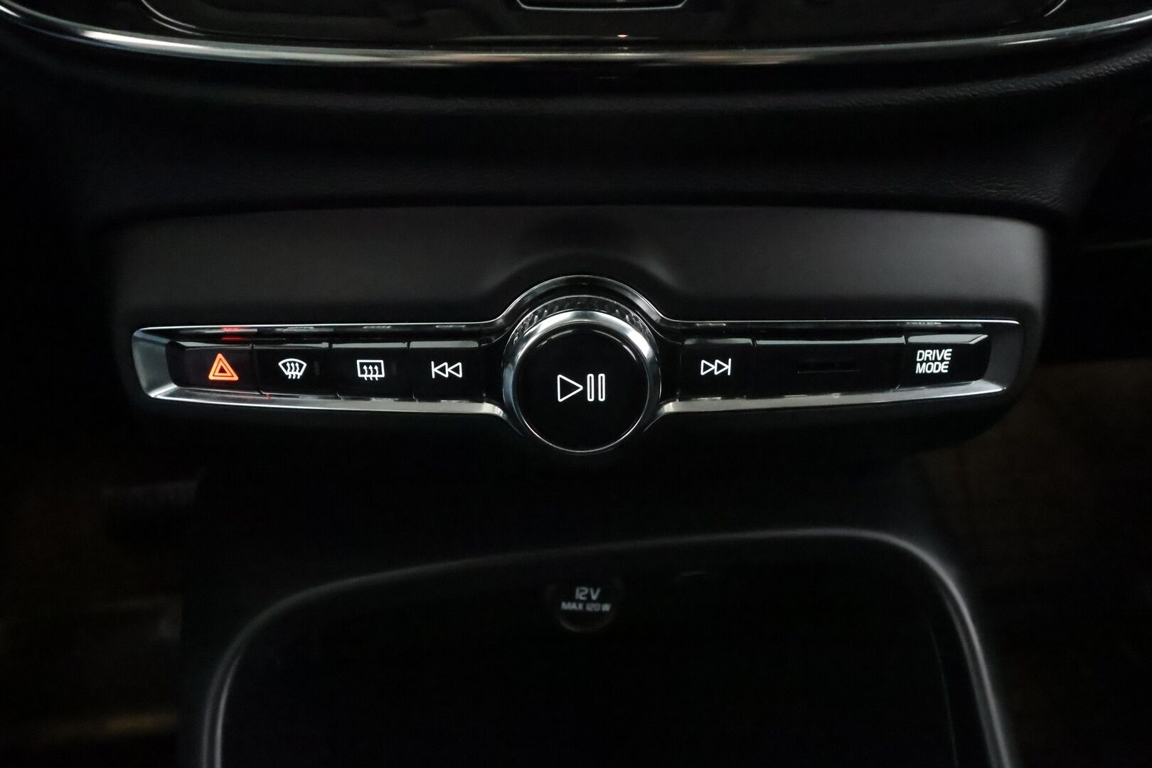 Volvo XC40 2019 D3 Business aut * ACC / P.tutka / Webasto / Koukku / Navi / LED / Digimittaristo * - Suomi-auto / Merkkihuollettu / Kahdet renkaat - HULLUT AVAJAISHULINAT KORKOTARJOUS 3,29 %