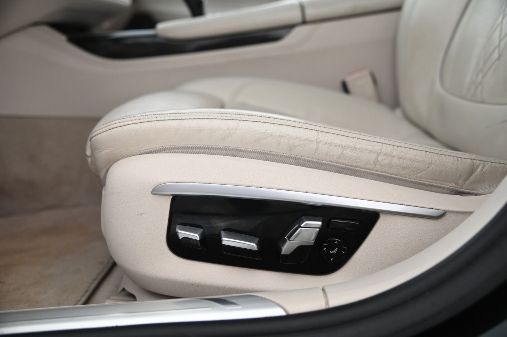 BMW 730 2016 G11 Sedan 730d A xDrive Business Exclusive M-Sport - Laser | Digimittaristo | Soft Close | Harman Kardon | HUD | ACC | Webasto | 360 | Comfort Muisteilla | Keyless | Ilma-Alusta | Proffanavi | Blis | Suomi-Auto 