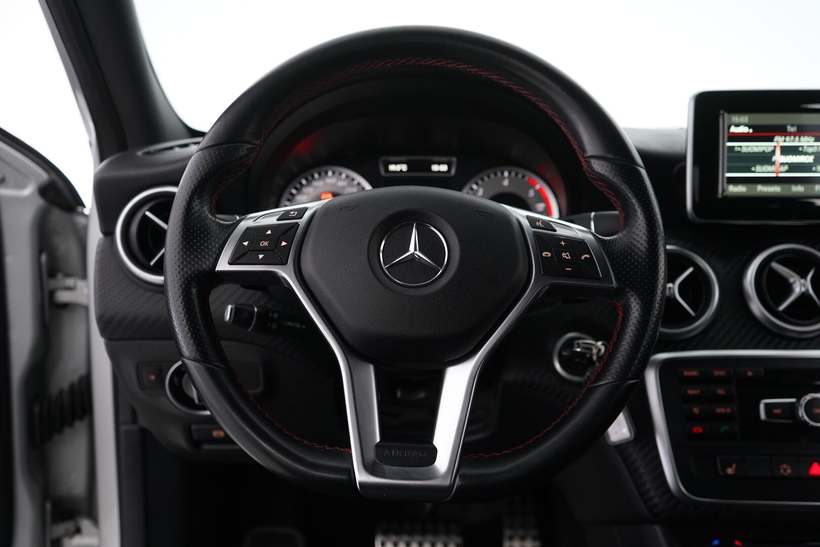 Mercedes-Benz A 2015 180 CDI BE Business AMG - KATSO HINTA // Nahka-alcantara sisusta | Vakkari | Kahdet renkaat | Säntilliset huollot | AMG.Styling 
