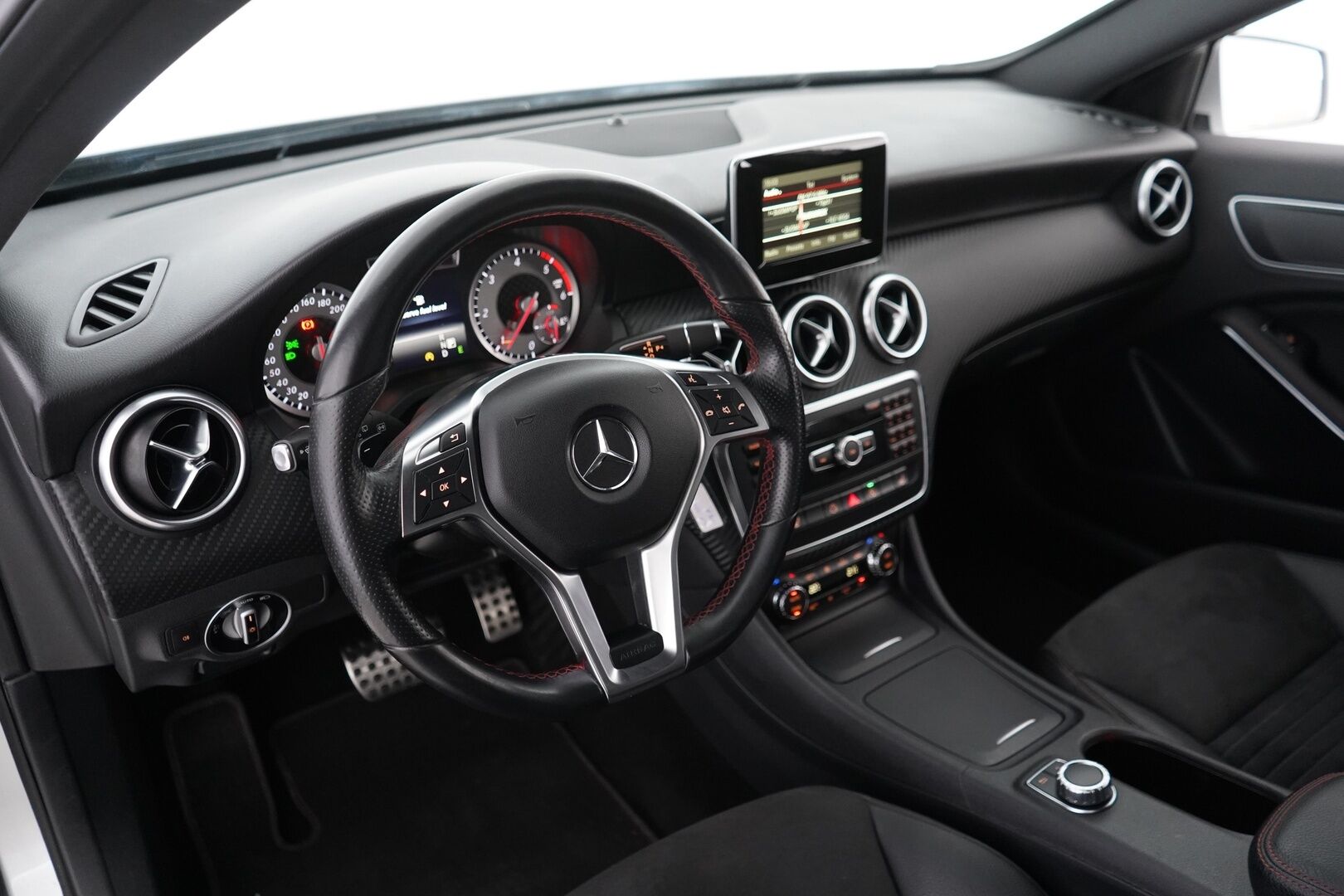 Mercedes-Benz A 2015 180 CDI BE Business AMG - KATSO HINTA // Nahka-alcantara sisusta | Vakkari | Kahdet renkaat | Säntilliset huollot | AMG.Styling 