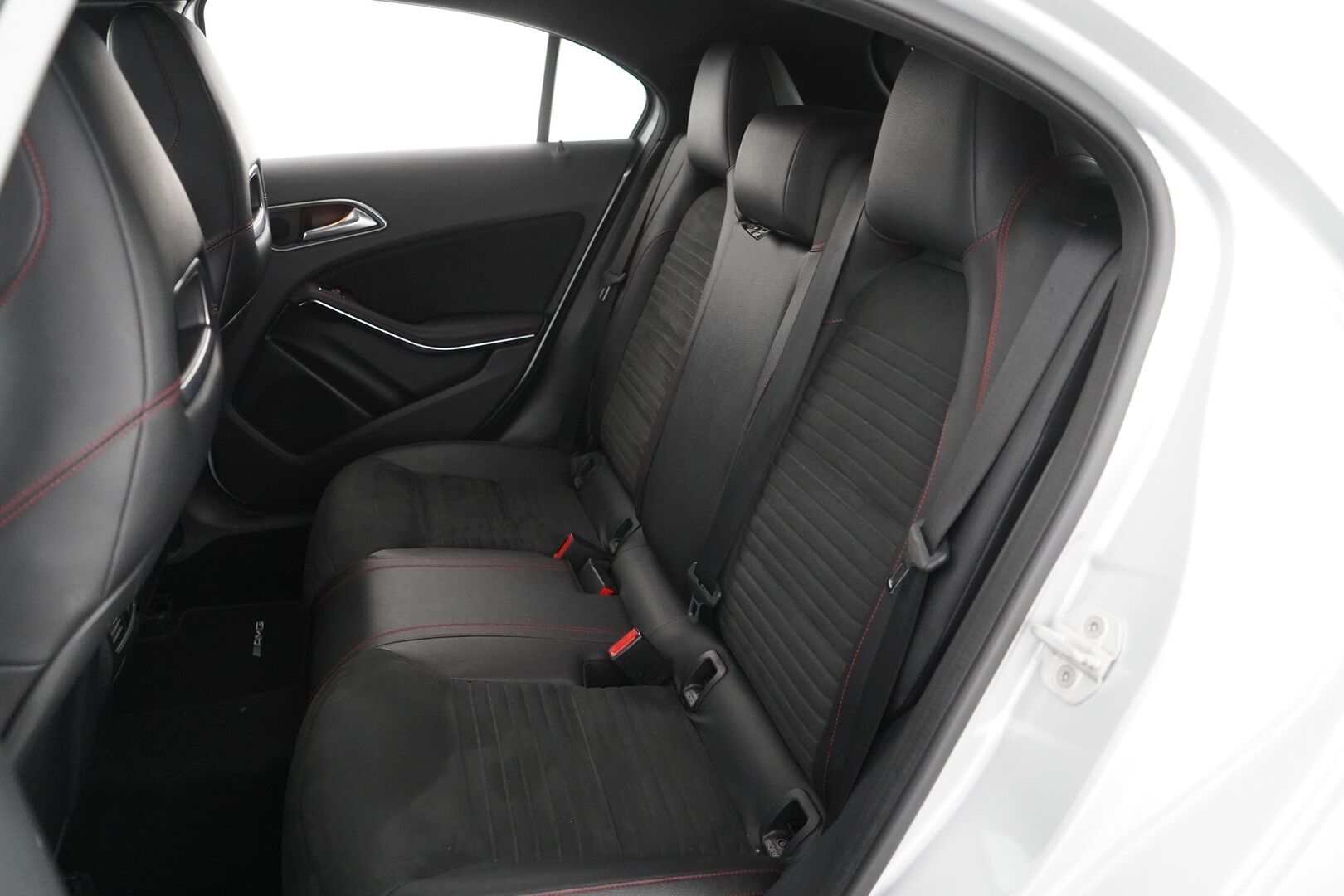 Mercedes-Benz A 2015 180 CDI BE Business AMG - KATSO HINTA // Nahka-alcantara sisusta | Vakkari | Kahdet renkaat | Säntilliset huollot | AMG.Styling 