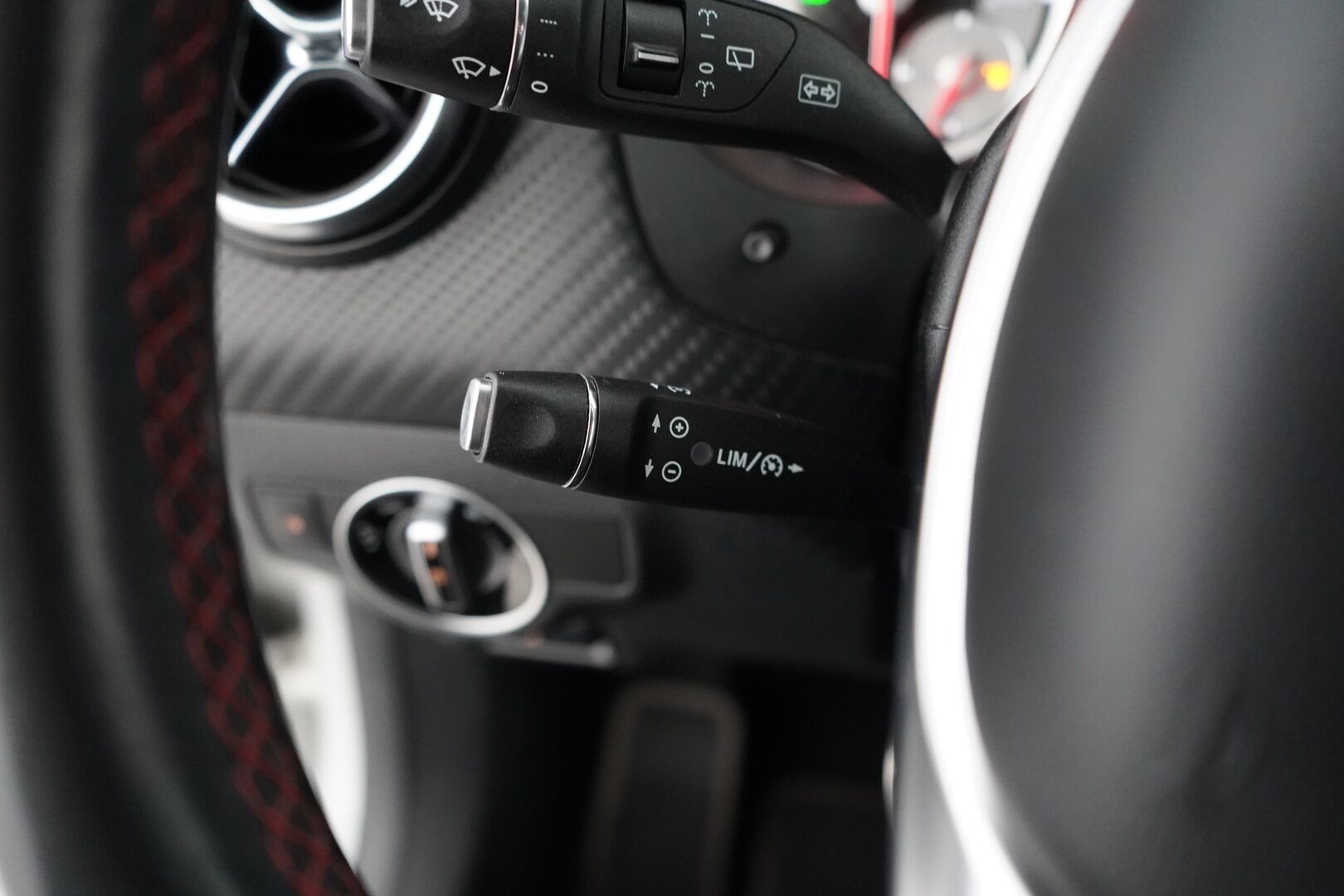 Mercedes-Benz A 2015 180 CDI BE Business AMG - KATSO HINTA // Nahka-alcantara sisusta | Vakkari | Kahdet renkaat | Säntilliset huollot | AMG.Styling 