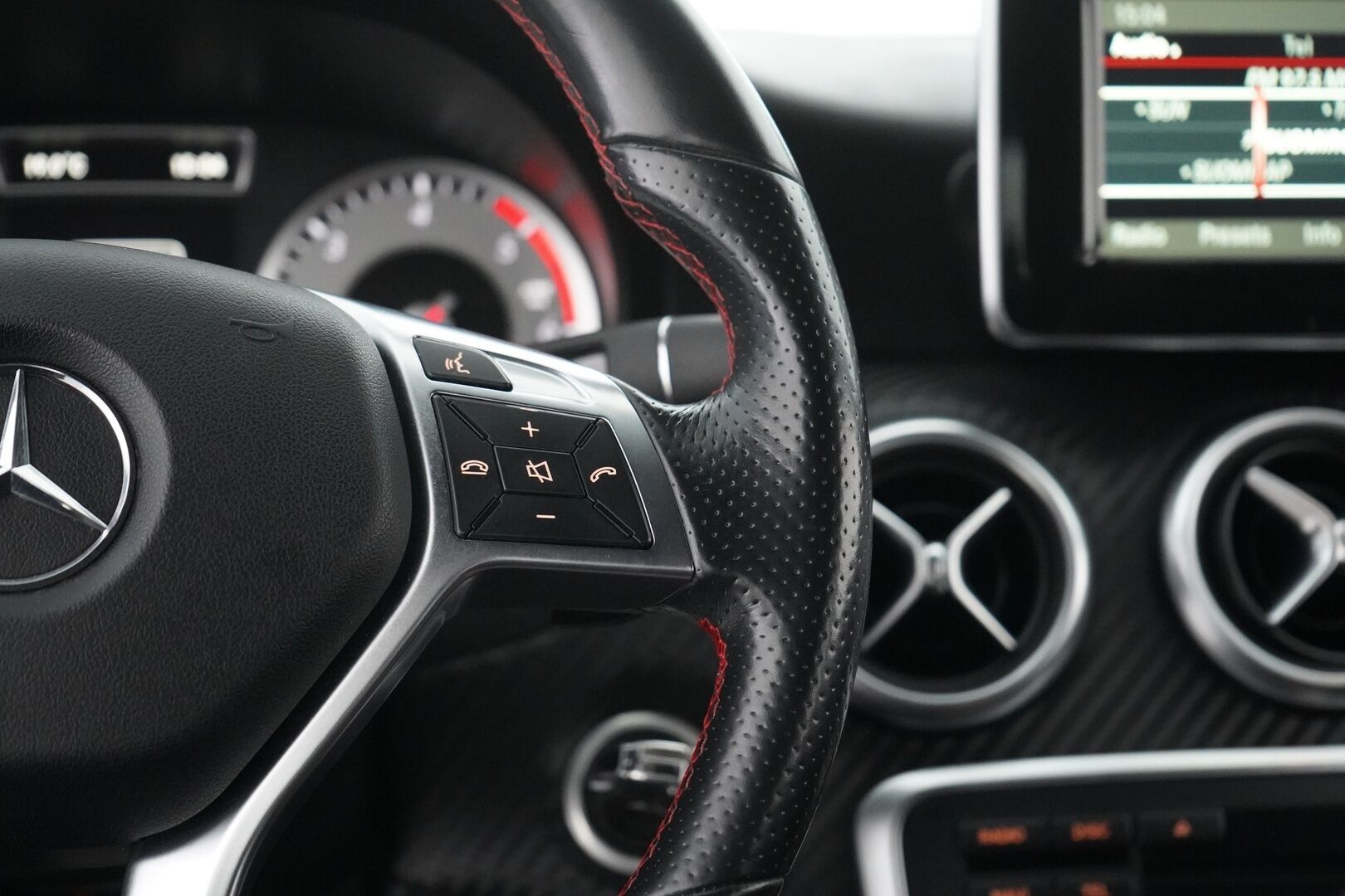 Mercedes-Benz A 2015 180 CDI BE Business AMG - KATSO HINTA // Nahka-alcantara sisusta | Vakkari | Kahdet renkaat | Säntilliset huollot | AMG.Styling 