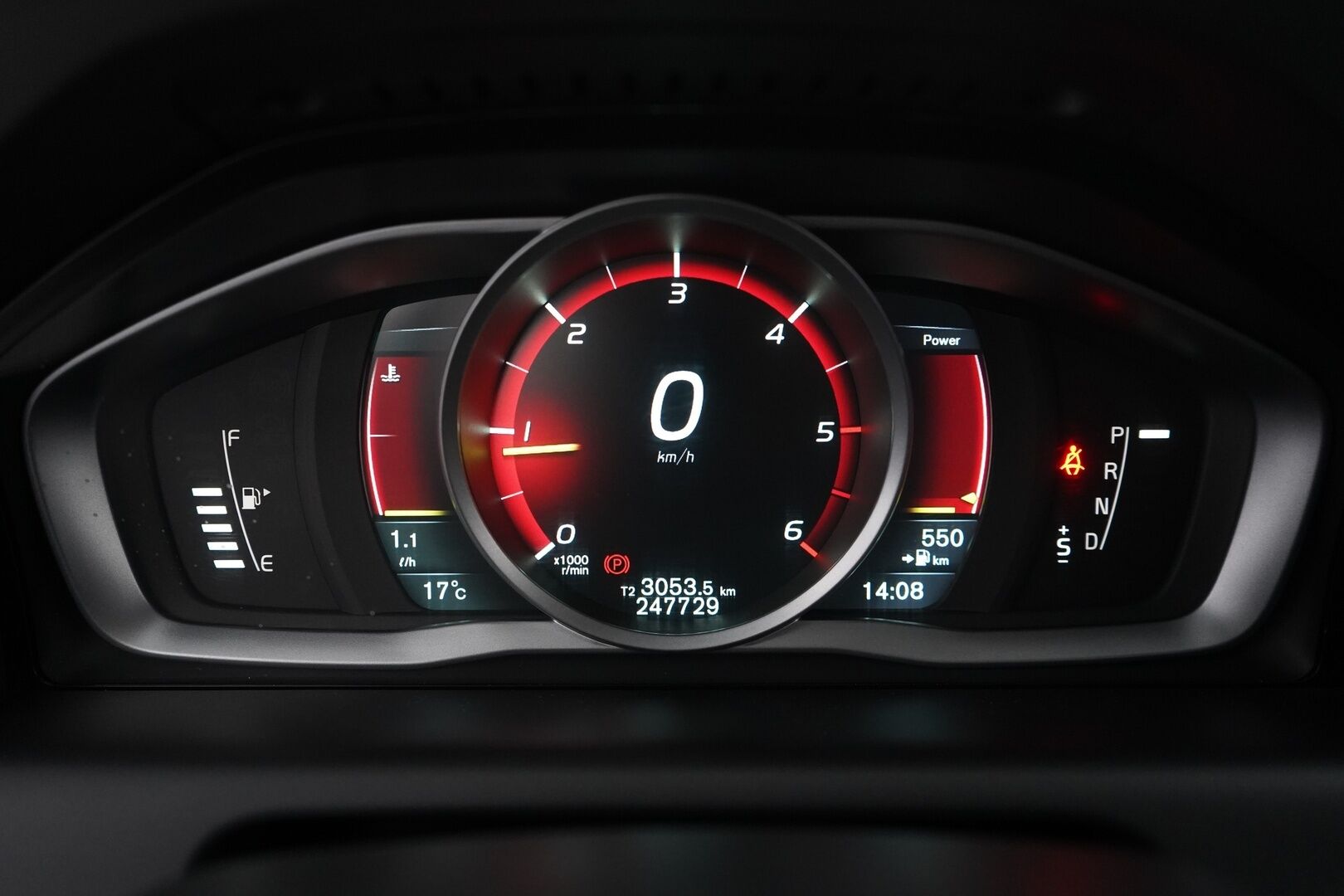 Volvo XC60 2015 D4 Momentum aut *Webasto / Vetokoukku /  Digimittaristo / Vakkari / Tutkat* - Kahdet Volvon alumiinivanteet / Huikea huoltohistoria! /  Jakohihna 244tkm