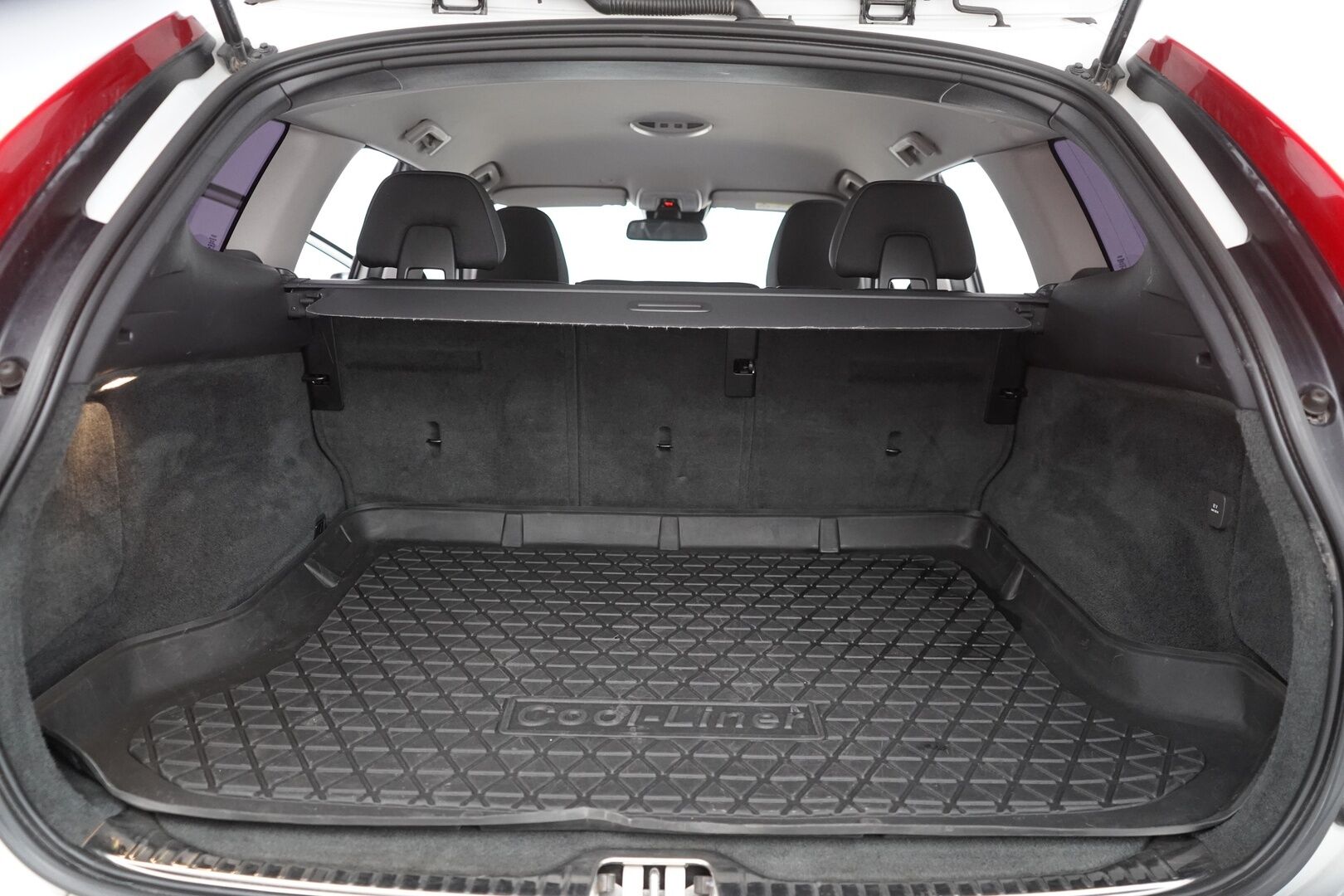 Volvo XC60 2015 D4 Momentum aut *Webasto / Vetokoukku /  Digimittaristo / Vakkari / Tutkat* - Kahdet Volvon alumiinivanteet / Huikea huoltohistoria! /  Jakohihna 244tkm