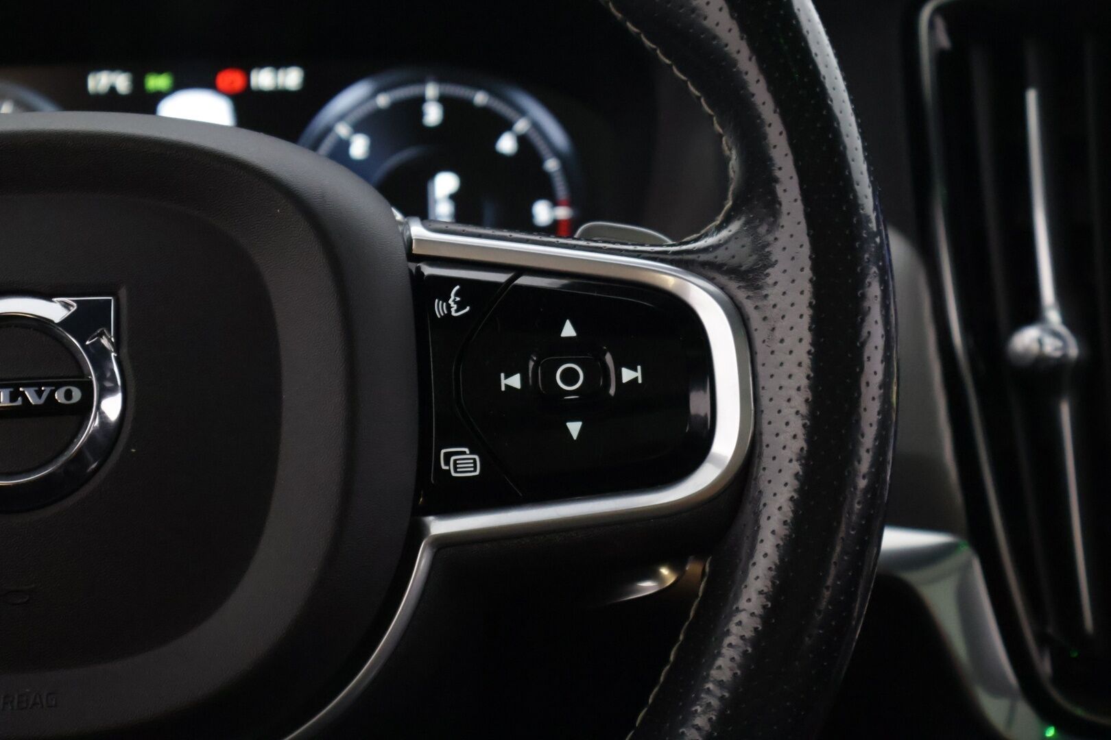 Volvo V90 2017 D4 R-Design aut.** Pilot Assist / Webasto / HUD / Panoraama / P. Kamera / Keyless Go / BLIS / Muistipenkki ** - *Tulossa myyntiin! / Ei AdBlue-järjestelmää / 2x renkaat / Hihna vaihdettu 1/2022 89tkm*
