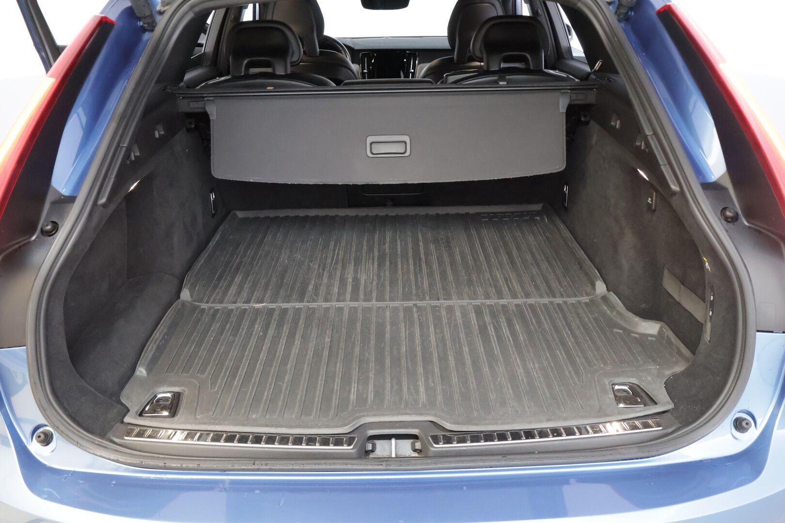 Volvo V90 2017 D4 R-Design aut.** Pilot Assist / Webasto / HUD / Panoraama / P. Kamera / Keyless Go / BLIS / Muistipenkki ** - *Tulossa myyntiin! / Ei AdBlue-järjestelmää / 2x renkaat / Hihna vaihdettu 1/2022 89tkm*