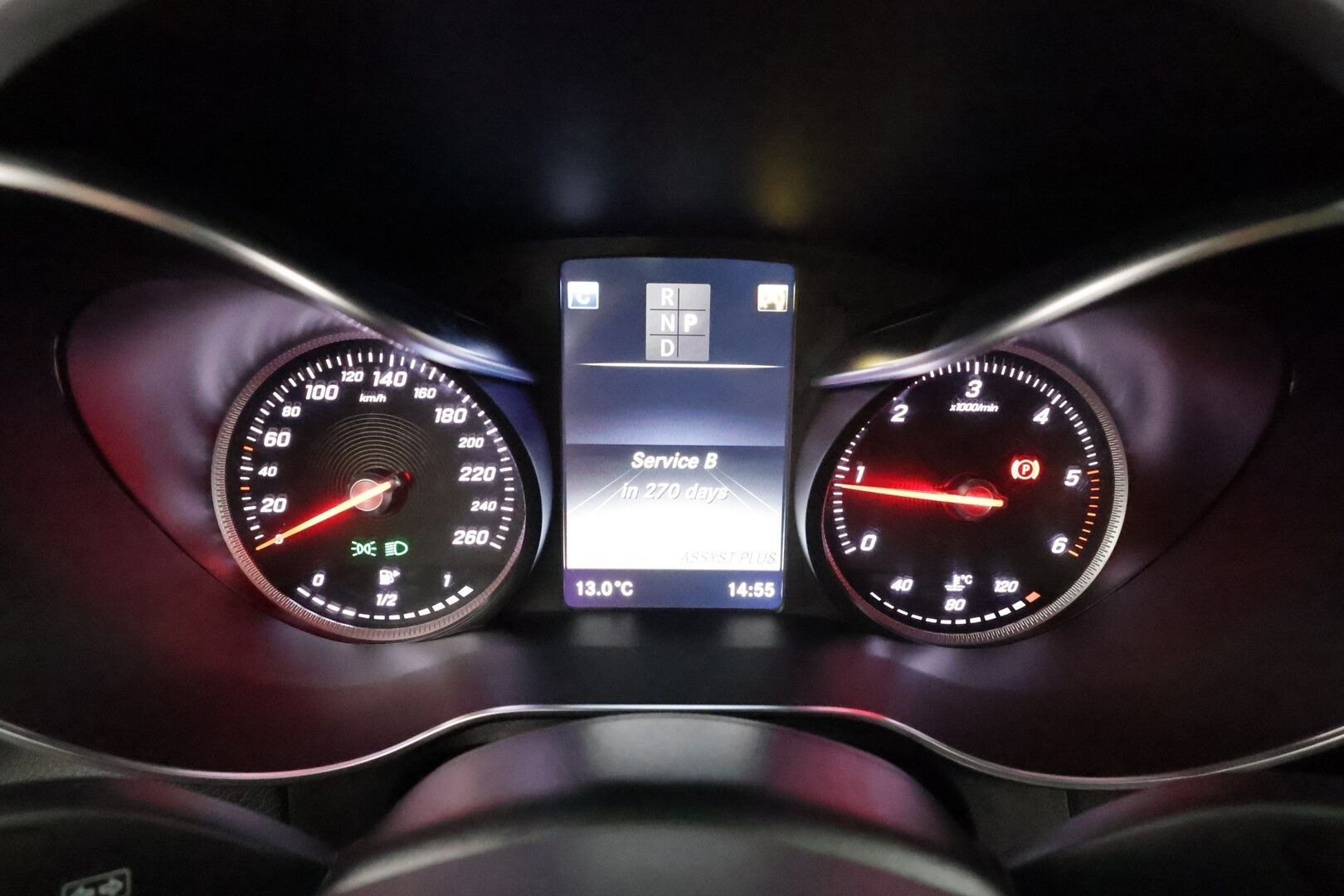 Mercedes-Benz GLC 2018 220 d 4Matic A Premium Business AMG * Burmester / Vakkari / P.tutkat / Navi / LED / Koukku / Lohko * - Kahdet renkaat aluvanteilla