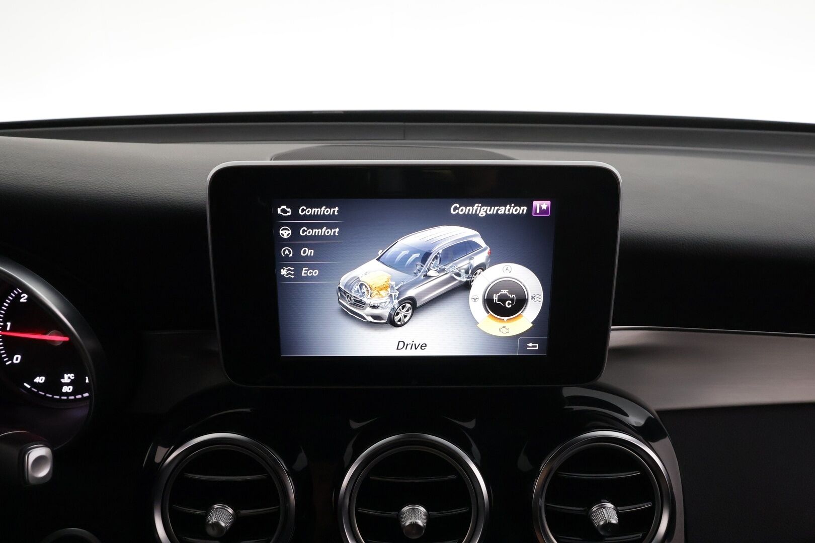 Mercedes-Benz GLC 2018 220 d 4Matic A Premium Business AMG * Burmester / Vakkari / P.tutkat / Navi / LED / Koukku / Lohko * - Kahdet renkaat aluvanteilla