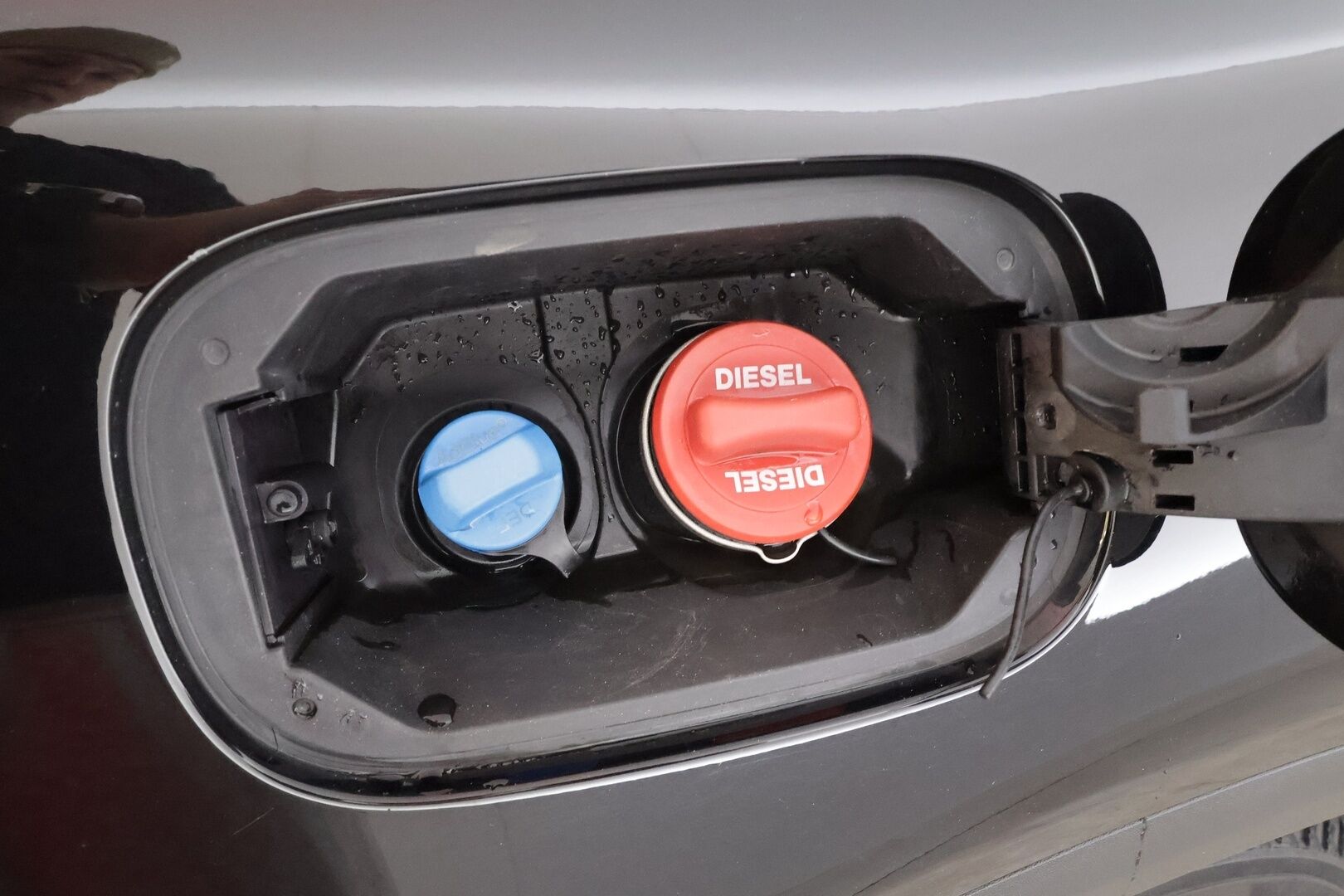 Mercedes-Benz GLC 2018 220 d 4Matic A Premium Business AMG * Burmester / Vakkari / P.tutkat / Navi / LED / Koukku / Lohko * - Kahdet renkaat aluvanteilla