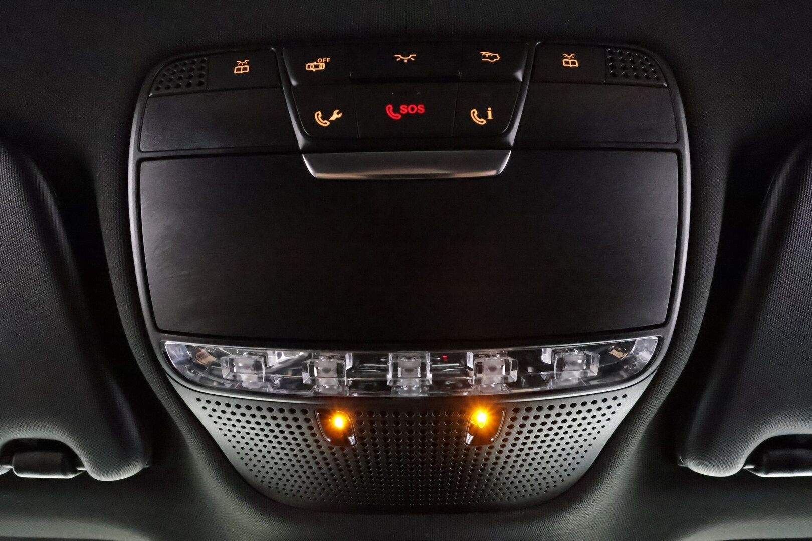 Mercedes-Benz GLC 2018 220 d 4Matic A Premium Business AMG * Burmester / Vakkari / P.tutkat / Navi / LED / Koukku / Lohko * - Kahdet renkaat aluvanteilla