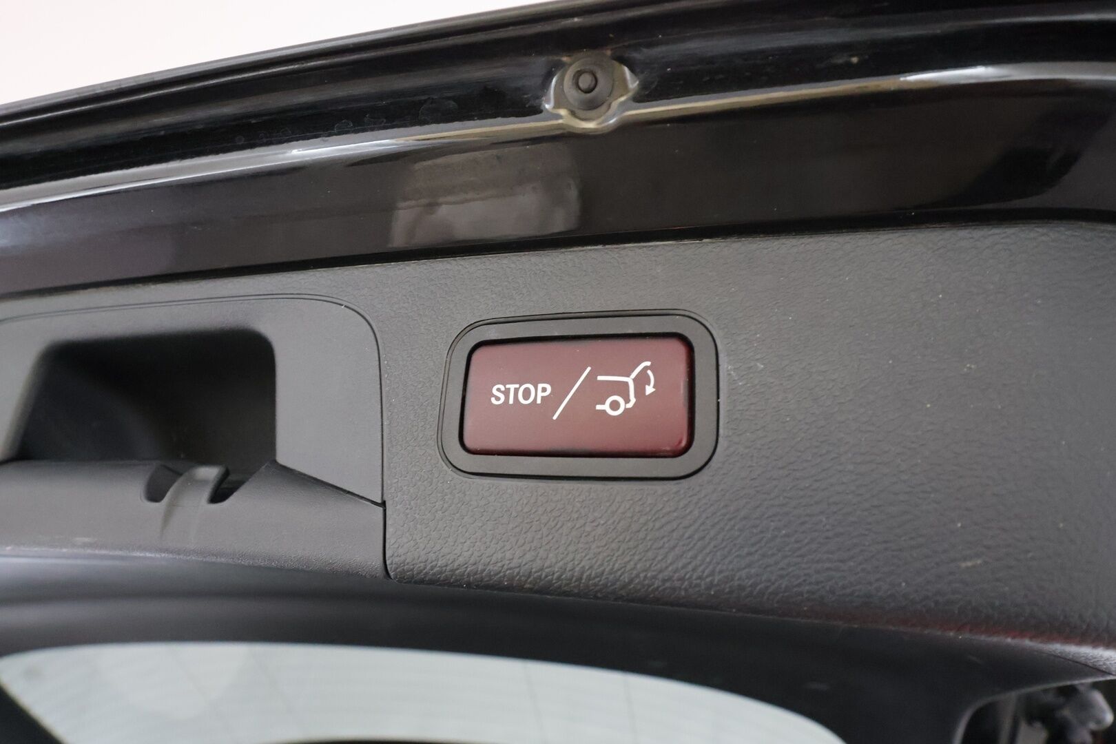 Mercedes-Benz GLC 2018 220 d 4Matic A Premium Business AMG * Burmester / Vakkari / P.tutkat / Navi / LED / Koukku / Lohko * - Kahdet renkaat aluvanteilla